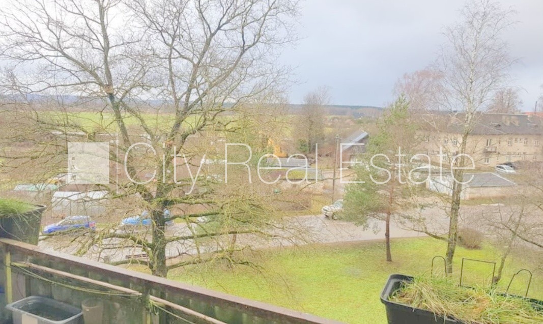 Sludinājumi. Fasādes māja, ķieģeļu mūra sienas, labiekārtots apzaļumots pagalms, kāpņu telpa pēc kosmētiskā Cena: 32000 EUR Foto #3