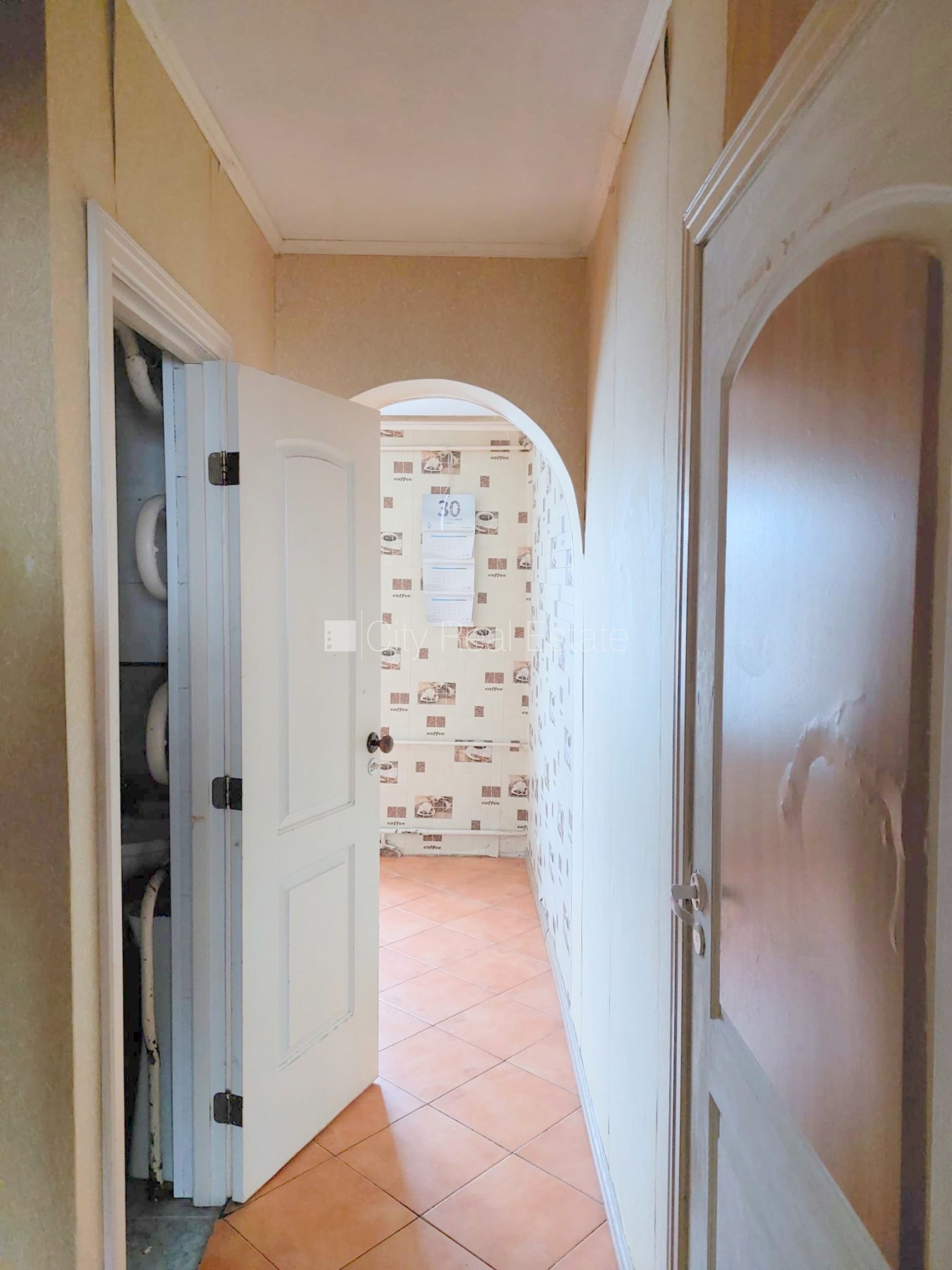 Sludinājumi. Fasādes māja, ķieģeļu mūra sienas, labiekārtots apzaļumots pagalms, kāpņu telpa pēc kosmētiskā Cena: 32000 EUR Foto #5