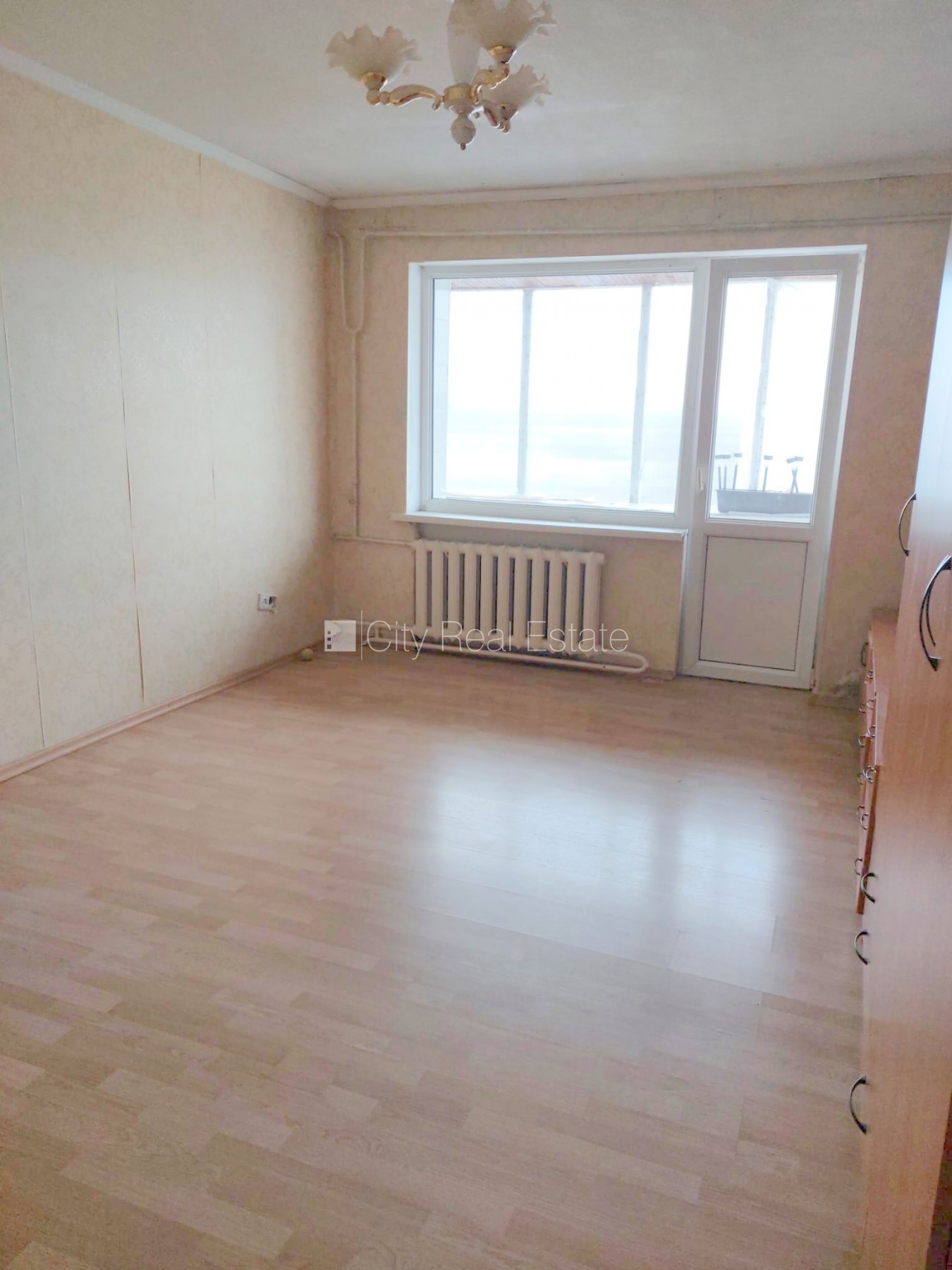 Sludinājumi. Fasādes māja, ķieģeļu mūra sienas, labiekārtots apzaļumots pagalms, kāpņu telpa pēc kosmētiskā Cena: 32000 EUR Foto #1