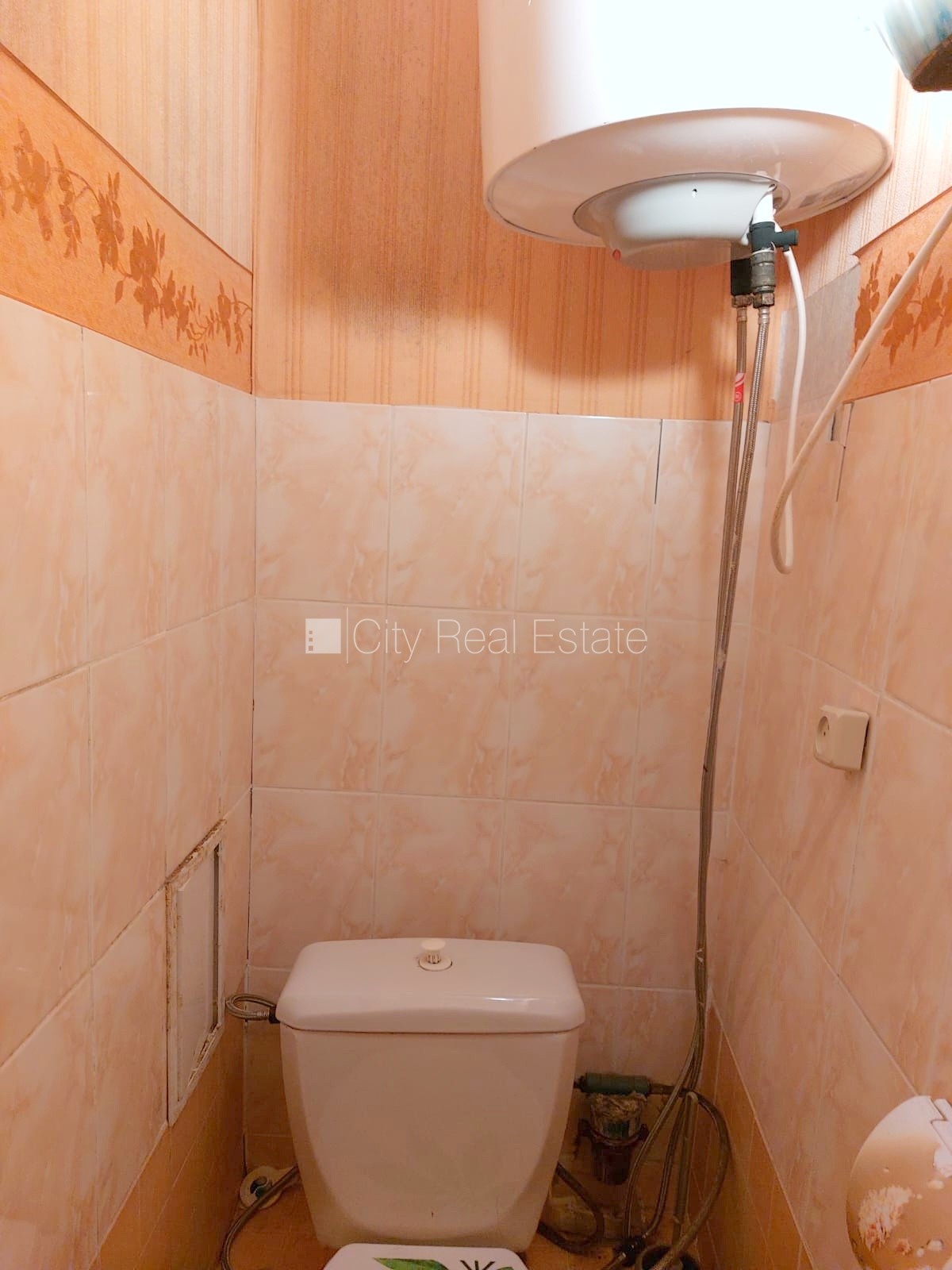 Sludinājumi. Fasādes māja, ķieģeļu mūra sienas, labiekārtots apzaļumots pagalms, kāpņu telpa pēc kosmētiskā Cena: 32000 EUR Foto #15