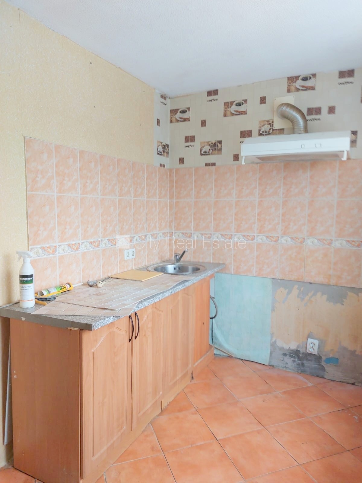 Sludinājumi. Fasādes māja, ķieģeļu mūra sienas, labiekārtots apzaļumots pagalms, kāpņu telpa pēc kosmētiskā Cena: 32000 EUR Foto #9