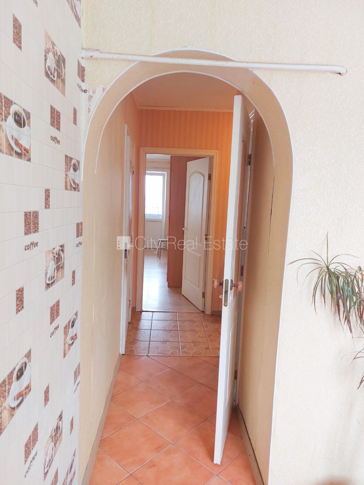 Sludinājumi. Fasādes māja, ķieģeļu mūra sienas, labiekārtots apzaļumots pagalms, kāpņu telpa pēc kosmētiskā Cena: 32000 EUR Foto #7