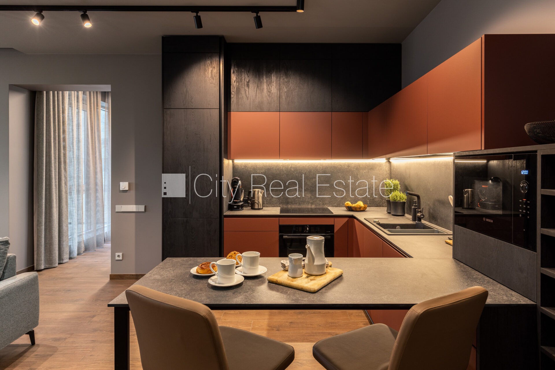 Sludinājumi. Jaunceltne, fasādes māja, labiekārtots apzaļumots pagalms, pazemes autostāvvieta, ieeja no ielas, Cena: 5000 EUR/mēn Foto #3