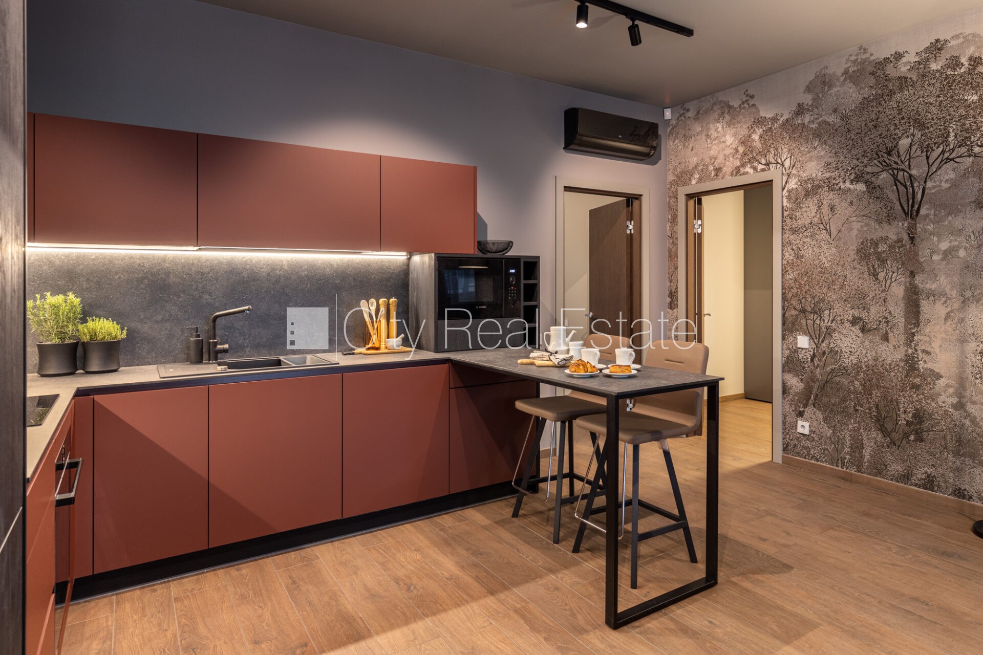 Sludinājumi. Jaunceltne, fasādes māja, labiekārtots apzaļumots pagalms, pazemes autostāvvieta, ieeja no ielas, Cena: 5000 EUR/mēn Foto #4