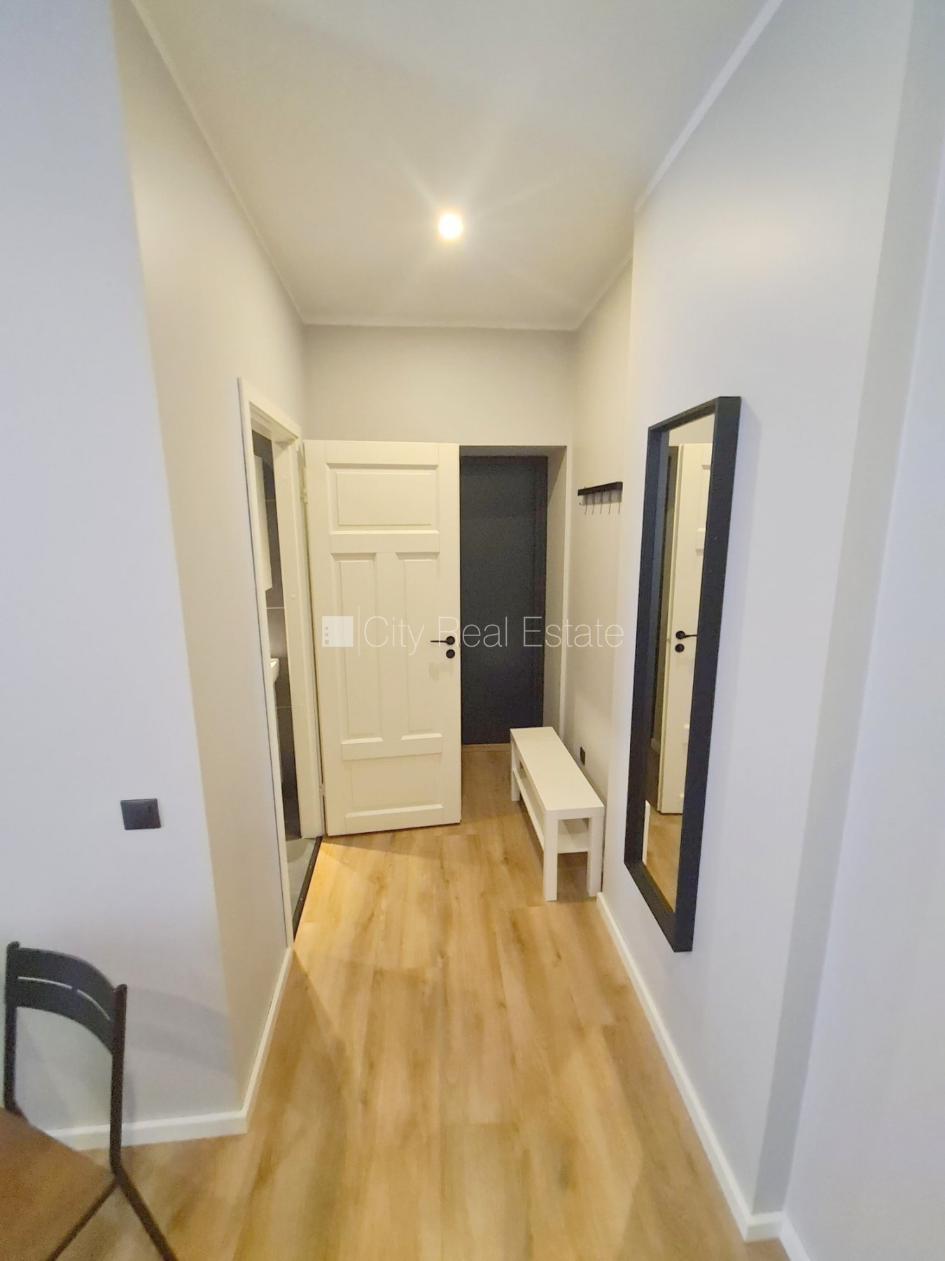 Sludinājumi. Pagalma ēka, renovēta māja, slēgts pagalms, ieeja no ielas un pagalma, kāpņu telpa pēc kapitālā Cena: 320 EUR/mēn Foto #10