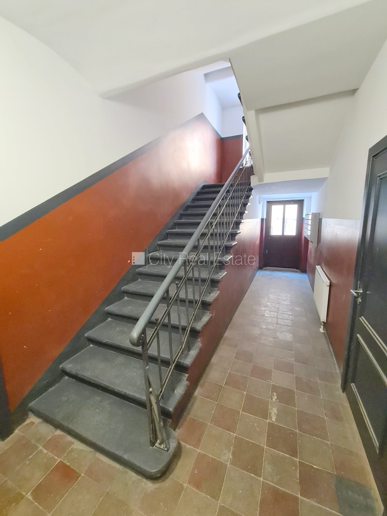 Sludinājumi. Pagalma ēka, renovēta māja, slēgts pagalms, ieeja no ielas un pagalma, kāpņu telpa pēc kapitālā Cena: 320 EUR/mēn Foto #11