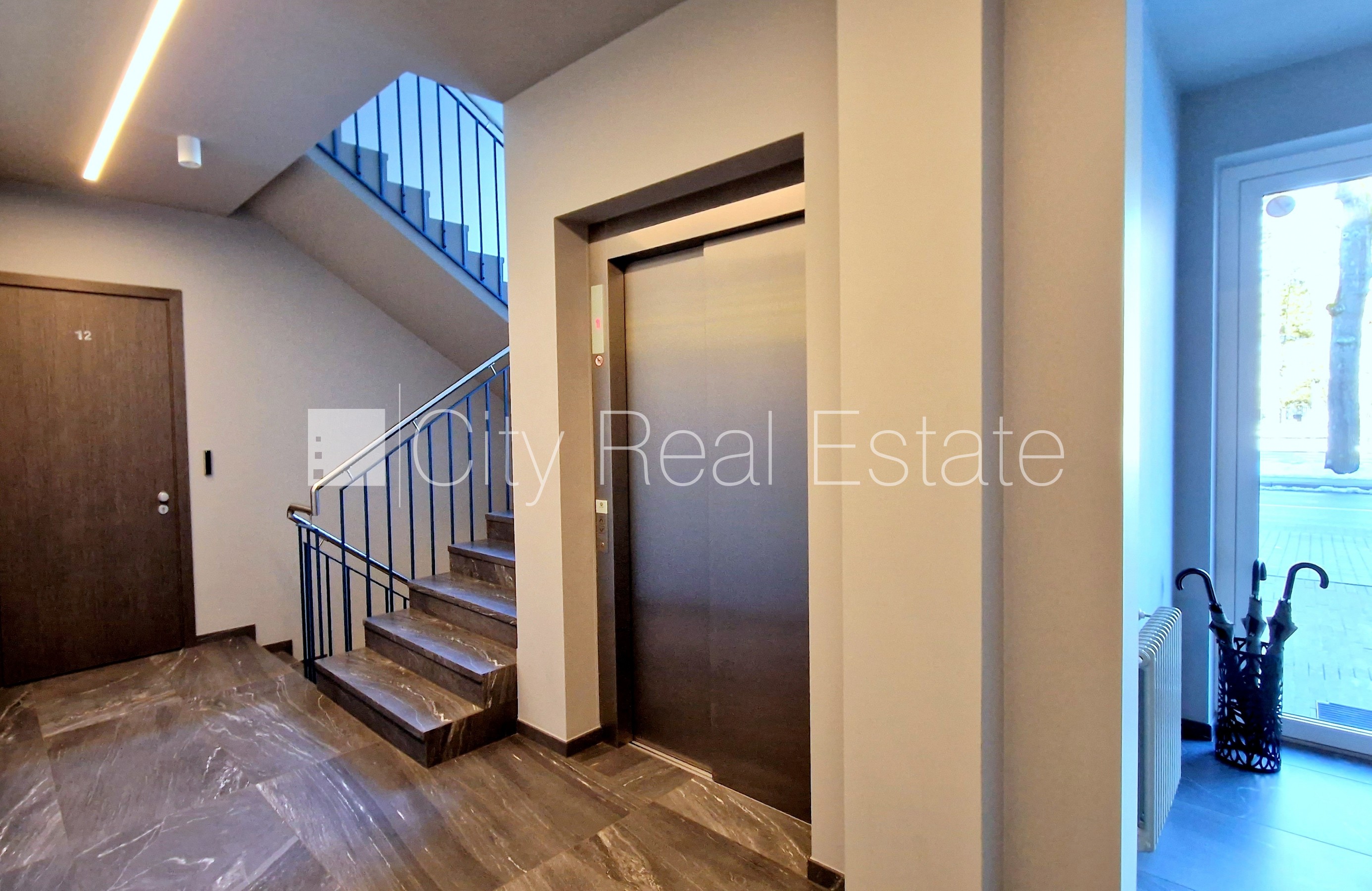 Sludinājumi. Jaunceltne, fasādes māja, labiekārtota apzaļumota teritorija, pazemes autostāvvieta, ieeja no Cena: 2620 EUR/mēn Foto #21