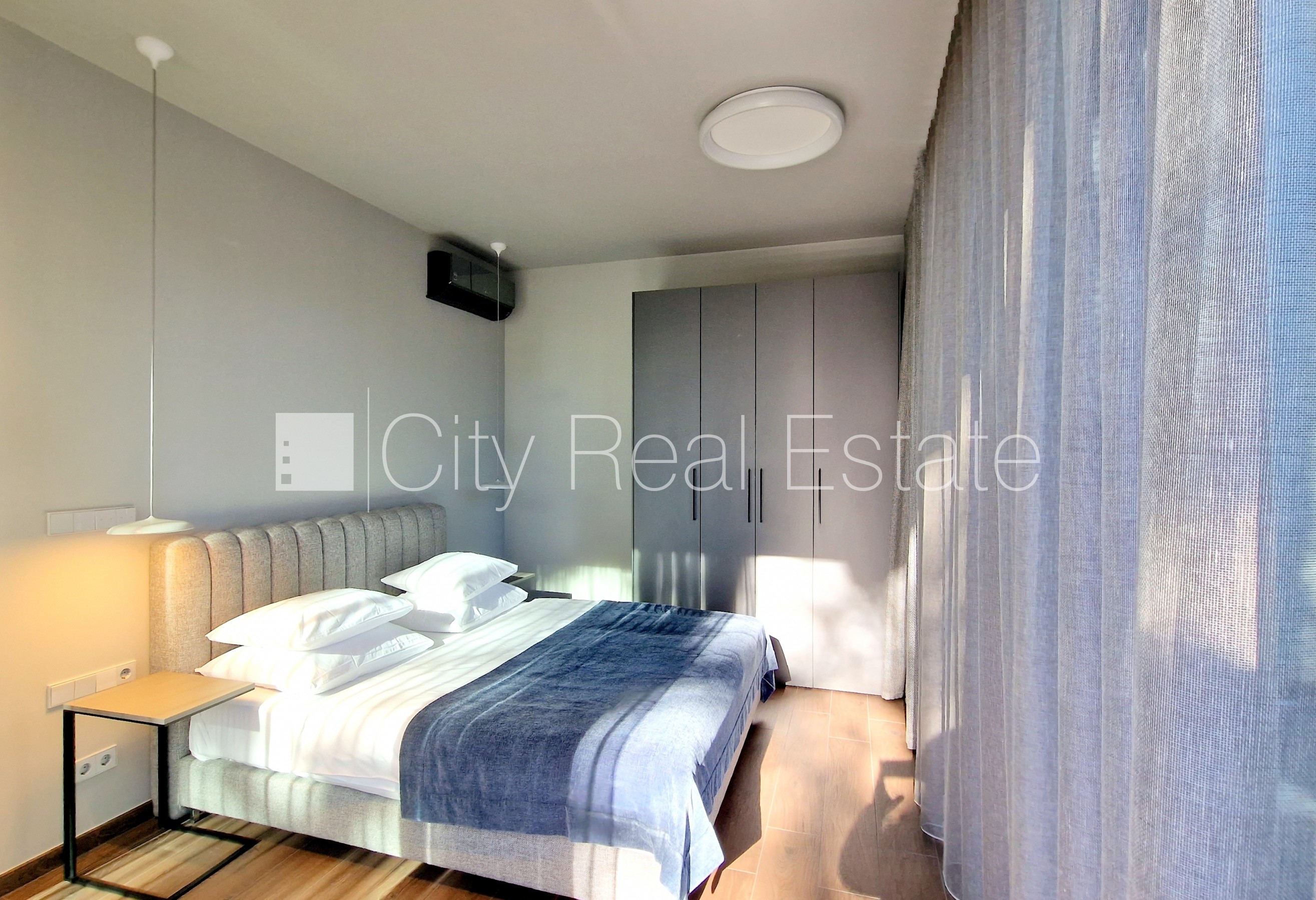 Sludinājumi. Jaunceltne, fasādes māja, labiekārtota apzaļumota teritorija, pazemes autostāvvieta, ieeja no Cena: 2620 EUR/mēn Foto #5