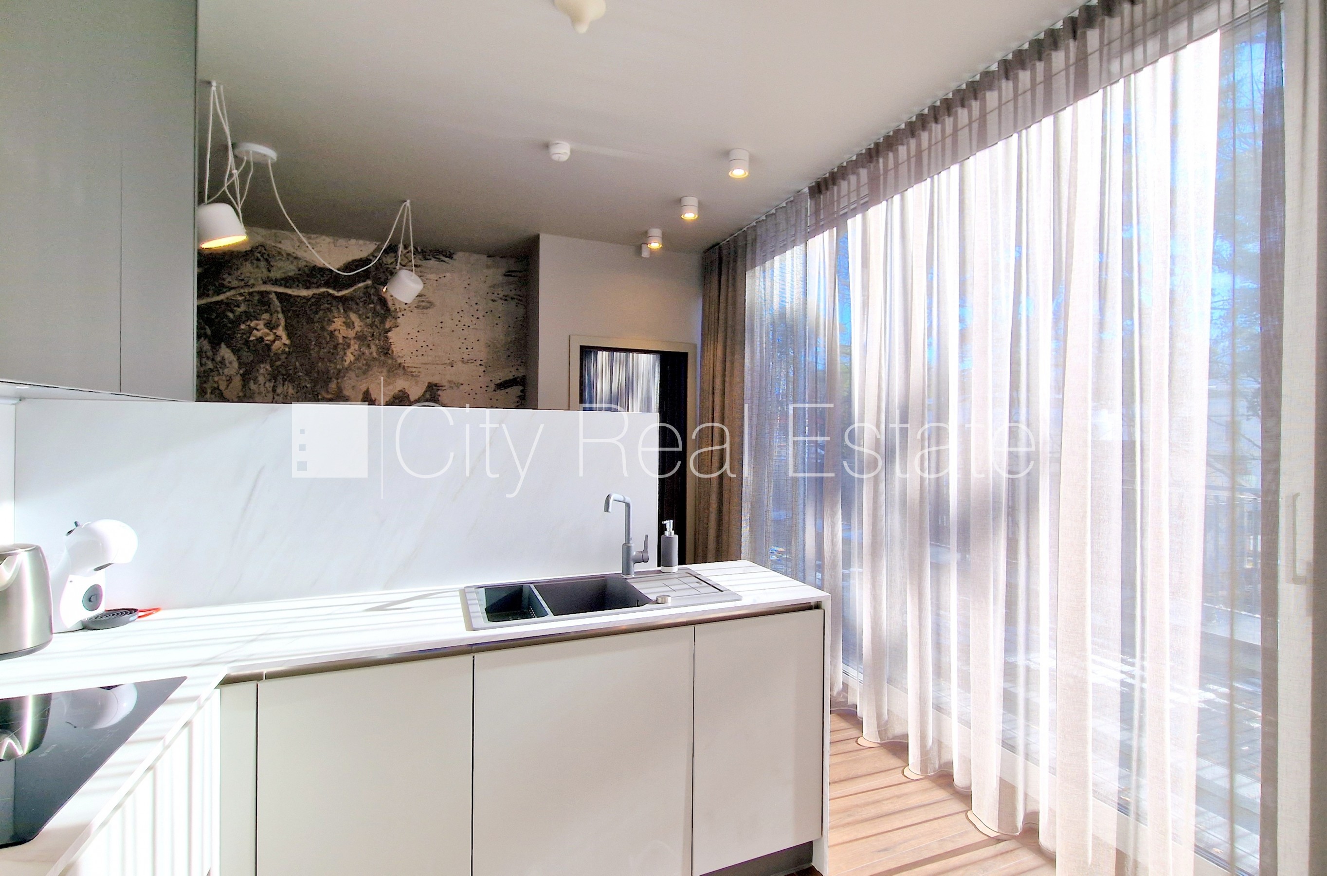 Sludinājumi. Jaunceltne, fasādes māja, labiekārtota apzaļumota teritorija, pazemes autostāvvieta, ieeja no Cena: 2620 EUR/mēn Foto #13