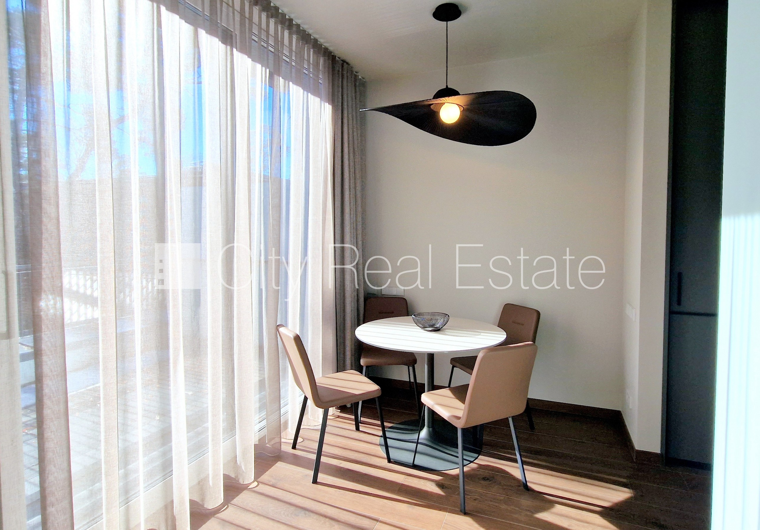 Sludinājumi. Jaunceltne, fasādes māja, labiekārtota apzaļumota teritorija, pazemes autostāvvieta, ieeja no Cena: 2620 EUR/mēn Foto #15