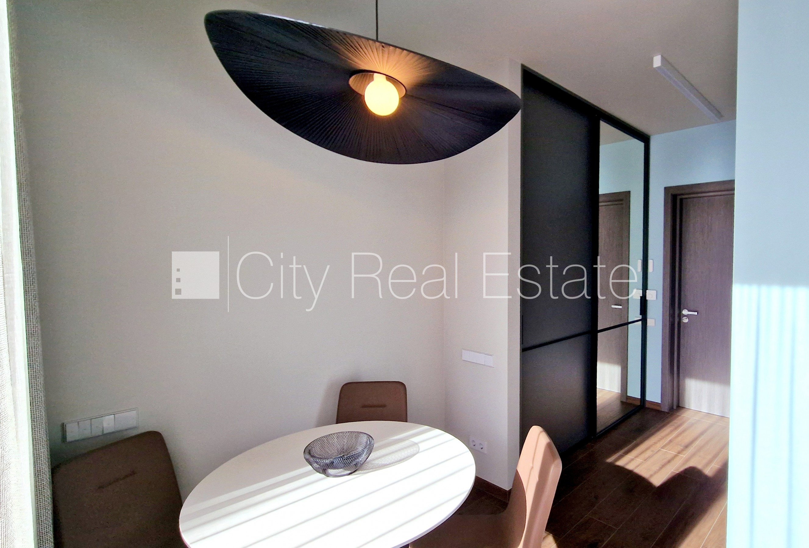 Sludinājumi. Jaunceltne, fasādes māja, labiekārtota apzaļumota teritorija, pazemes autostāvvieta, ieeja no Cena: 2620 EUR/mēn Foto #16