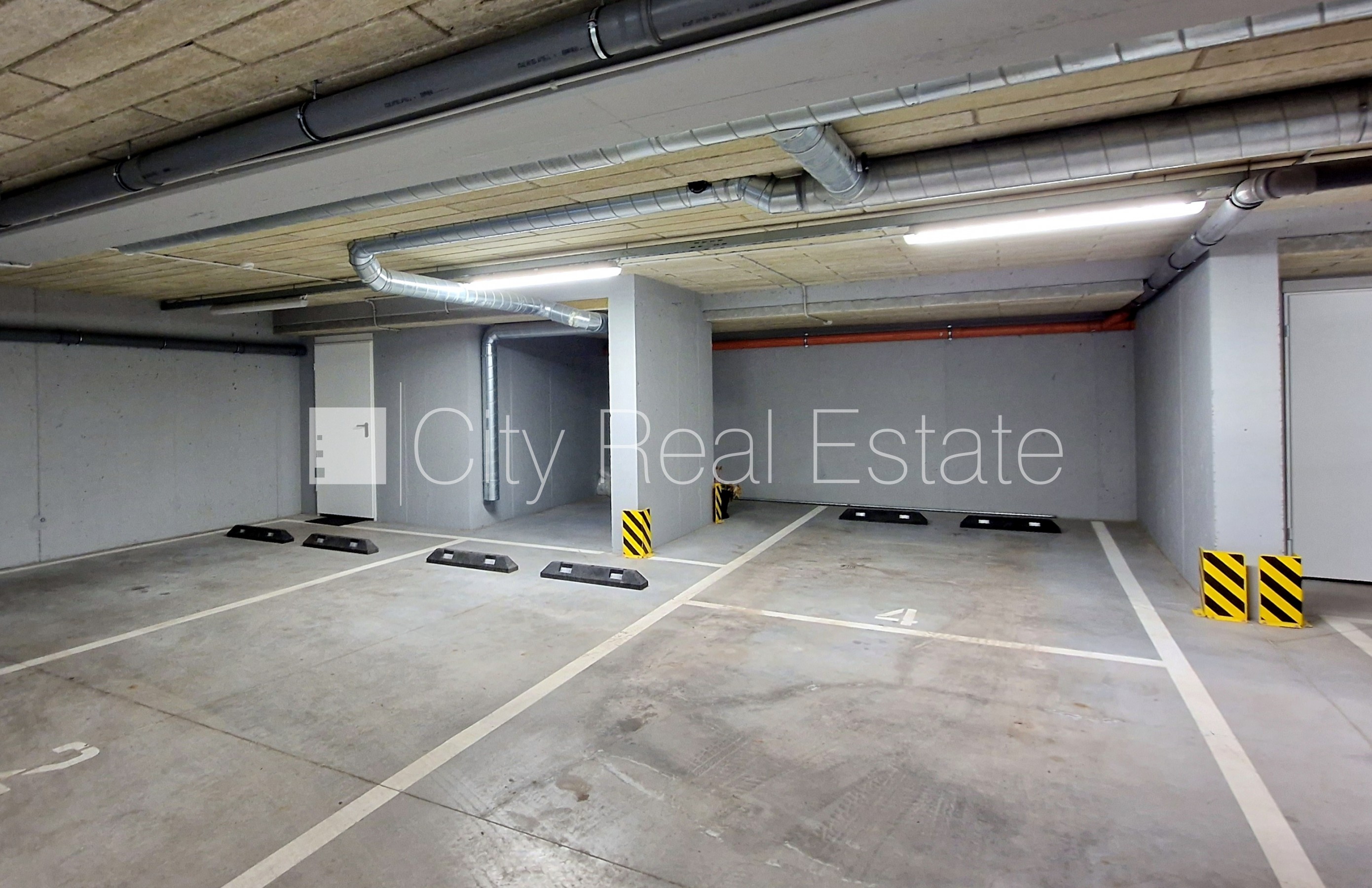 Sludinājumi. Jaunceltne, fasādes māja, labiekārtota apzaļumota teritorija, pazemes autostāvvieta, ieeja no Cena: 2620 EUR/mēn Foto #23