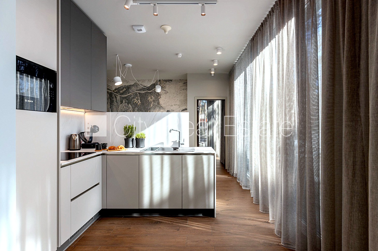 Sludinājumi. Jaunceltne, fasādes māja, labiekārtota apzaļumota teritorija, pazemes autostāvvieta, ieeja no Cena: 2620 EUR/mēn Foto #12