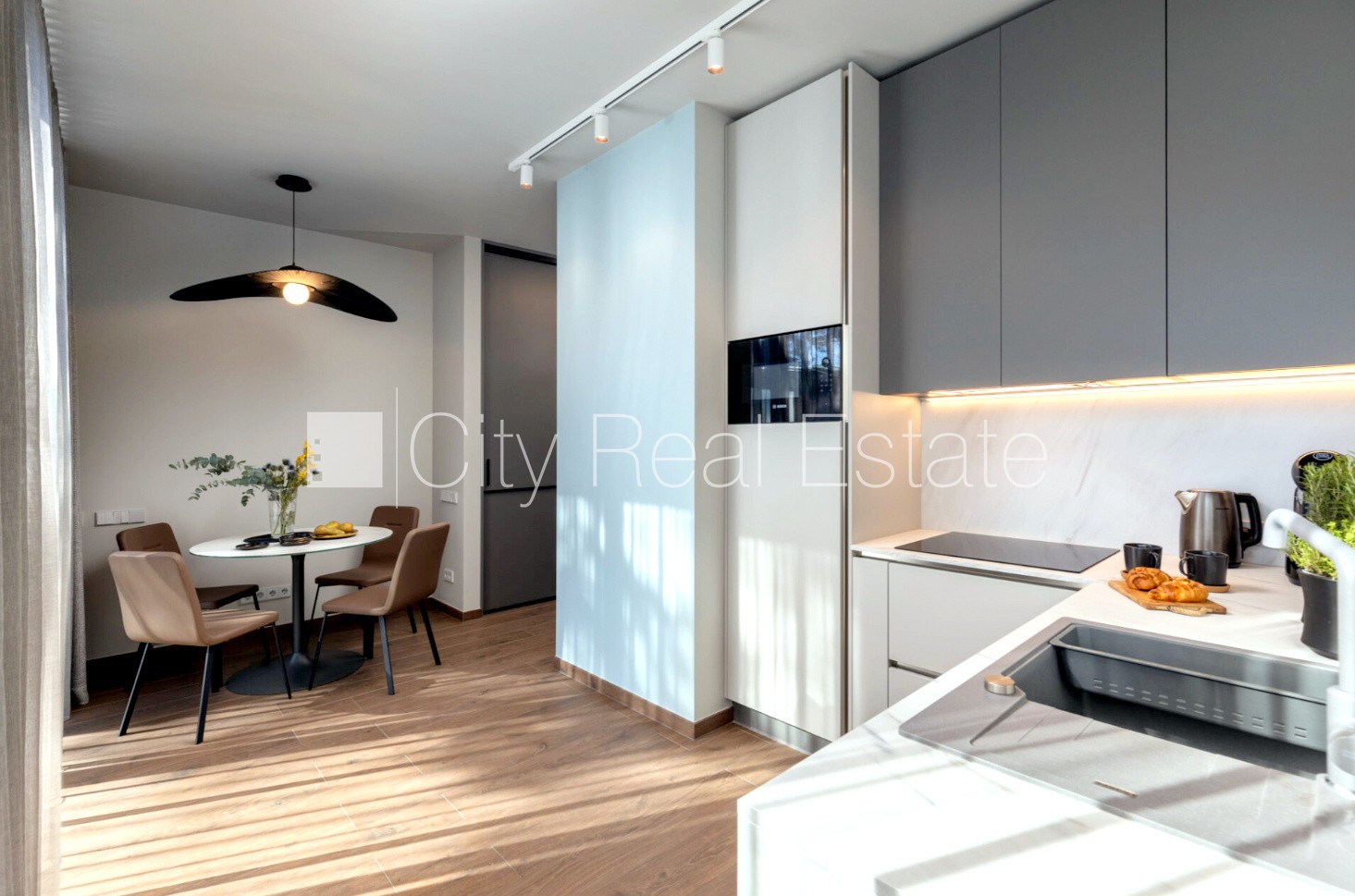 Sludinājumi. Jaunceltne, fasādes māja, labiekārtota apzaļumota teritorija, pazemes autostāvvieta, ieeja no Cena: 2620 EUR/mēn Foto #11