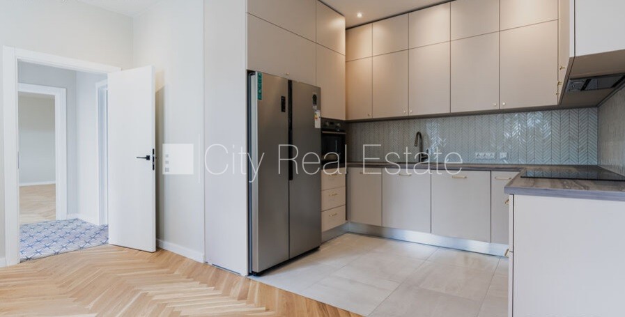 Объявление. Земля в собственности, здание во дворе, фасадный дом, реновированный дом, закрытый двор, вход со Цена: 273200 EUR Foto #11