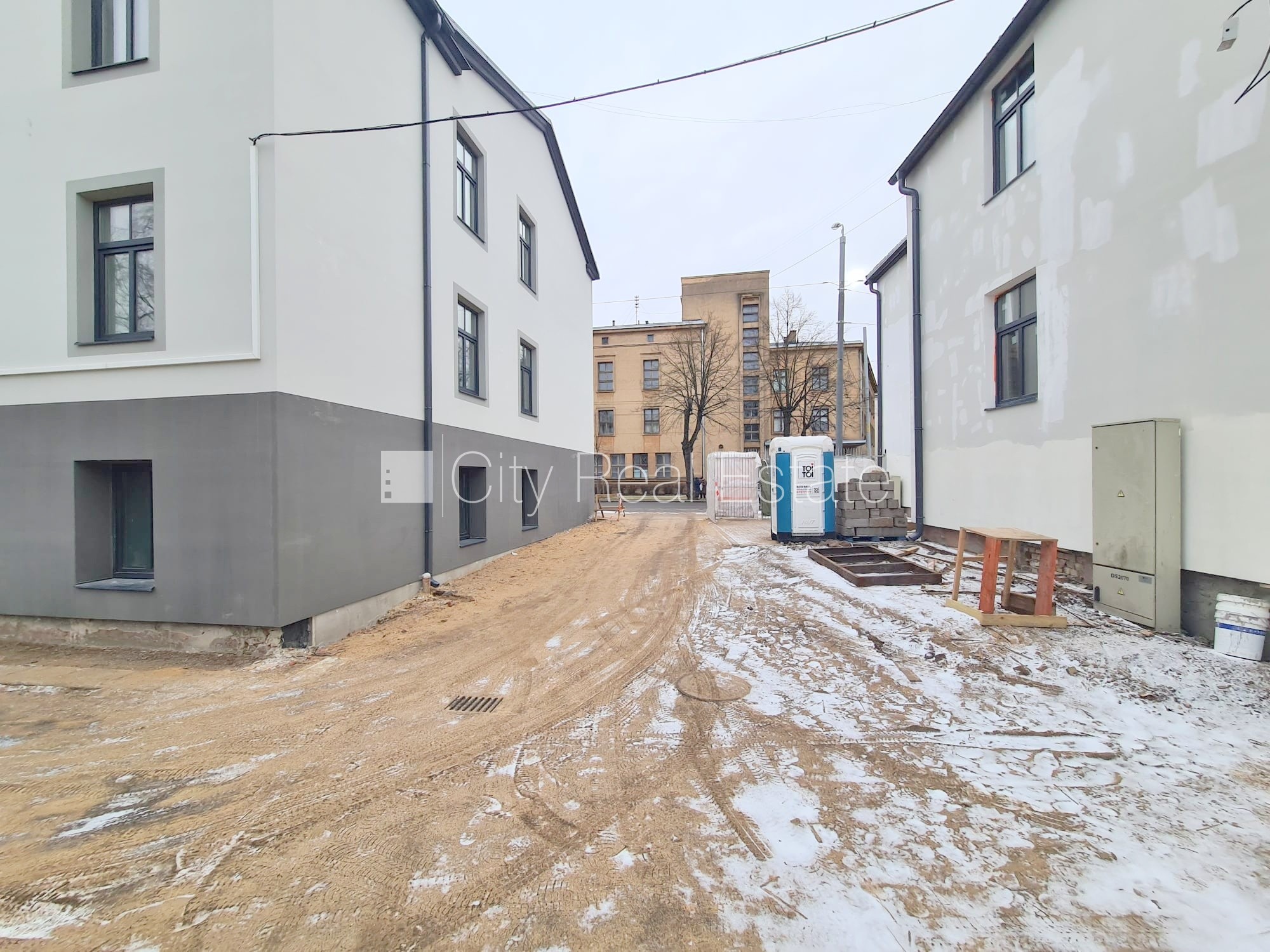 Sludinājumi. Zeme īpašumā, fasādes māja, renovēta māja, slēgts pagalms, ieeja no pagalma, kāpņu telpa pēc Cena: 85140 EUR Foto #11