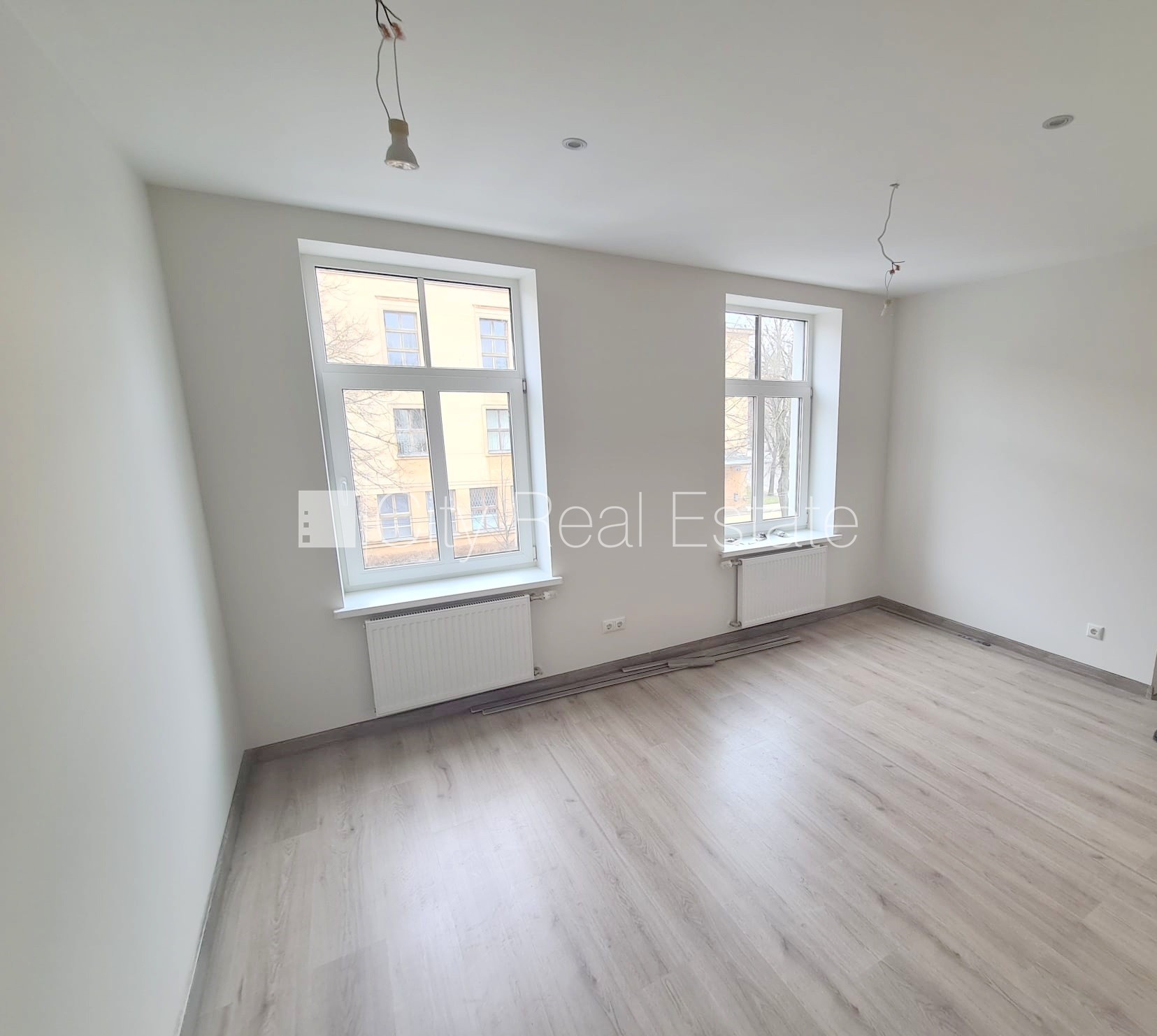 Sludinājumi. Zeme īpašumā, fasādes māja, renovēta māja, slēgts pagalms, ieeja no pagalma, kāpņu telpa pēc Cena: 85140 EUR Foto #1