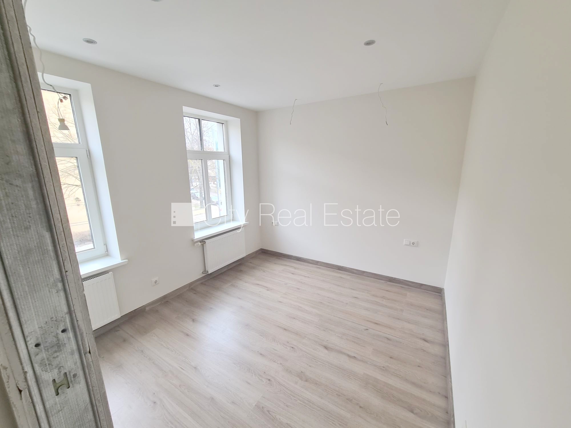 Sludinājumi. Zeme īpašumā, fasādes māja, renovēta māja, slēgts pagalms, ieeja no pagalma, kāpņu telpa pēc Cena: 85140 EUR Foto #3