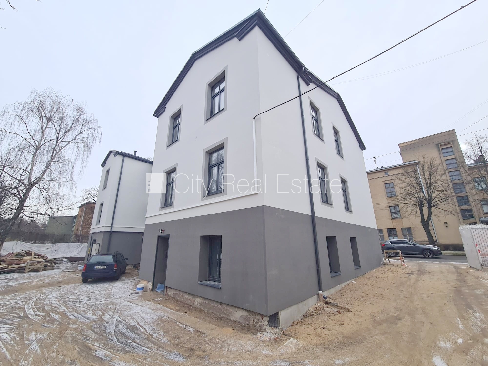 Sludinājumi. Zeme īpašumā, fasādes māja, renovēta māja, slēgts pagalms, ieeja no pagalma, kāpņu telpa pēc Cena: 85140 EUR Foto #12