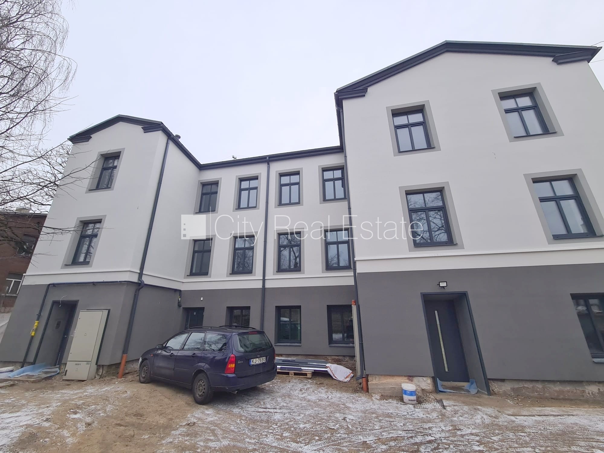 Sludinājumi. Zeme īpašumā, fasādes māja, renovēta māja, slēgts pagalms, ieeja no pagalma, kāpņu telpa pēc Cena: 85140 EUR Foto #14