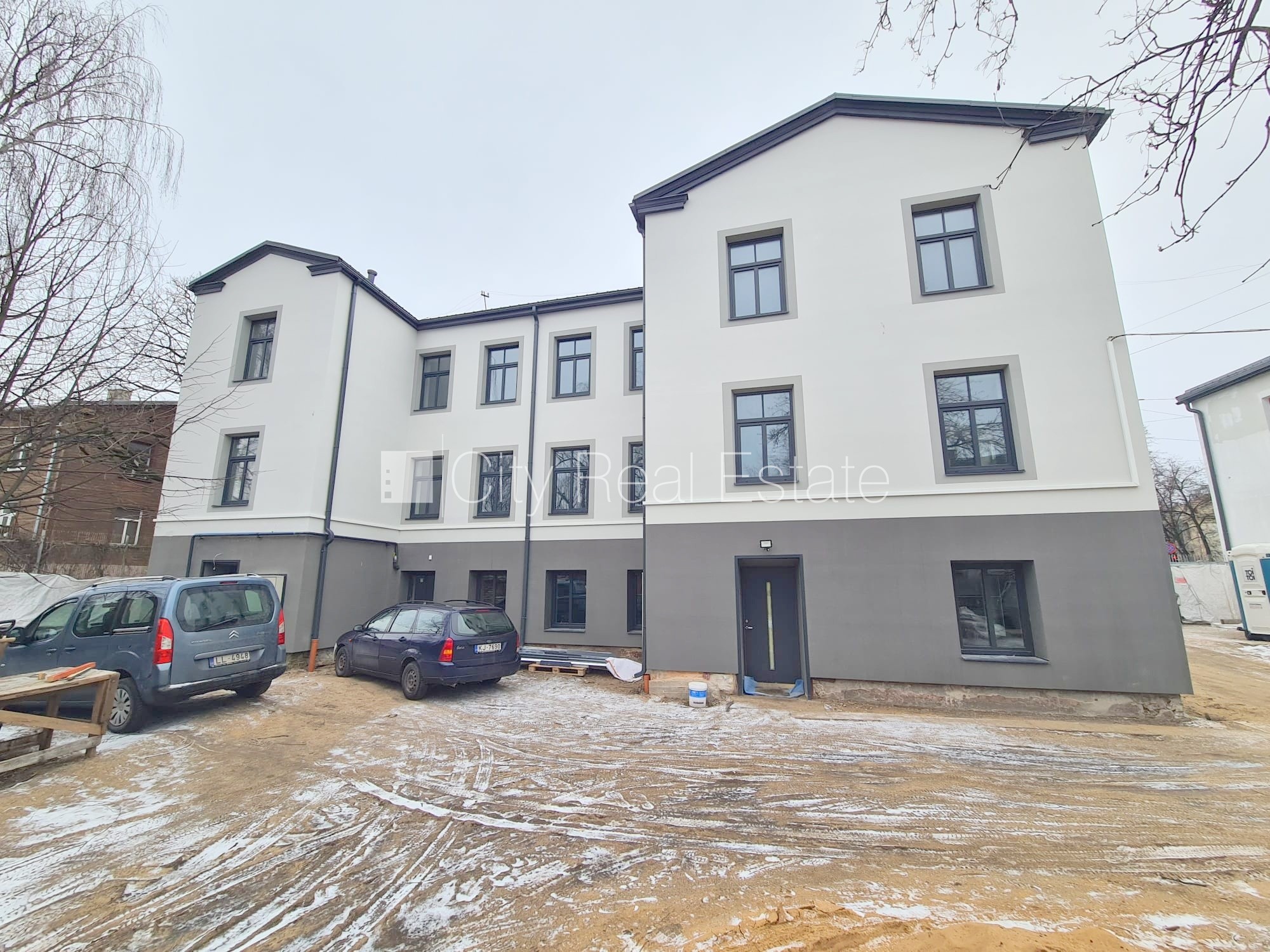 Sludinājumi. Zeme īpašumā, fasādes māja, renovēta māja, slēgts pagalms, ieeja no pagalma, kāpņu telpa pēc Cena: 63800 EUR Foto #9