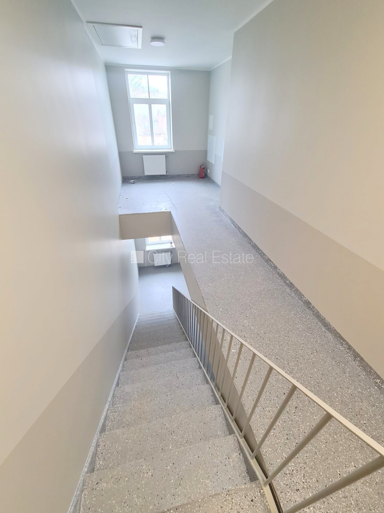 Sludinājumi. Zeme īpašumā, fasādes māja, renovēta māja, slēgts pagalms, ieeja no pagalma, kāpņu telpa pēc Cena: 63800 EUR Foto #6