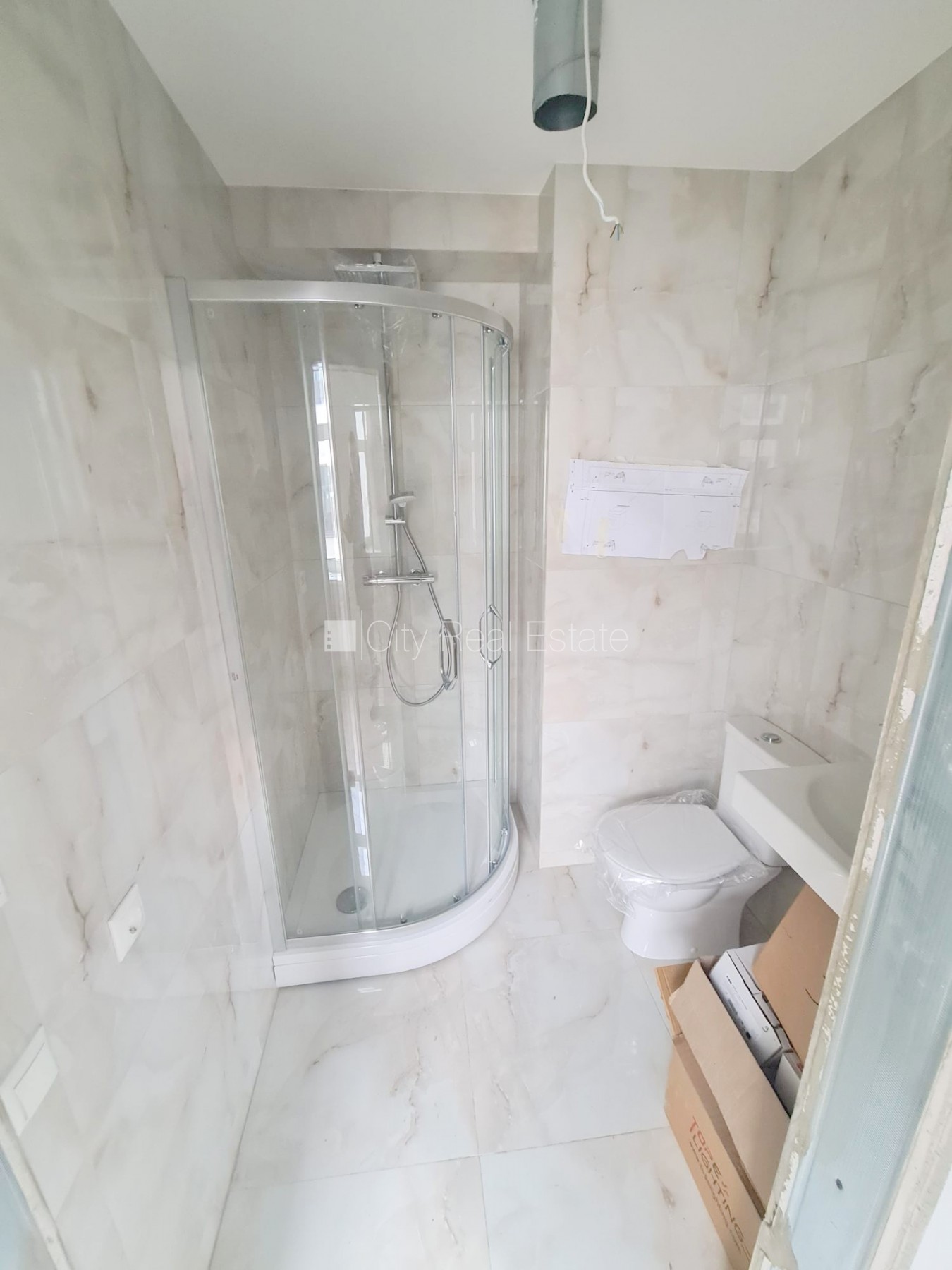 Sludinājumi. Zeme īpašumā, fasādes māja, renovēta māja, slēgts pagalms, ieeja no pagalma, kāpņu telpa pēc Cena: 63800 EUR Foto #4