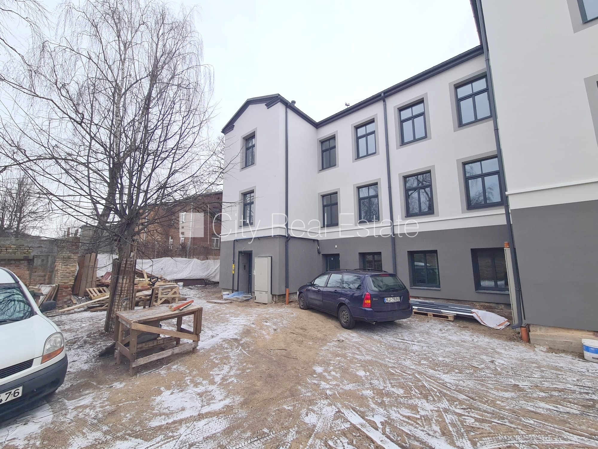 Sludinājumi. Zeme īpašumā, fasādes māja, renovēta māja, slēgts pagalms, ieeja no pagalma, kāpņu telpa pēc Cena: 63800 EUR Foto #13