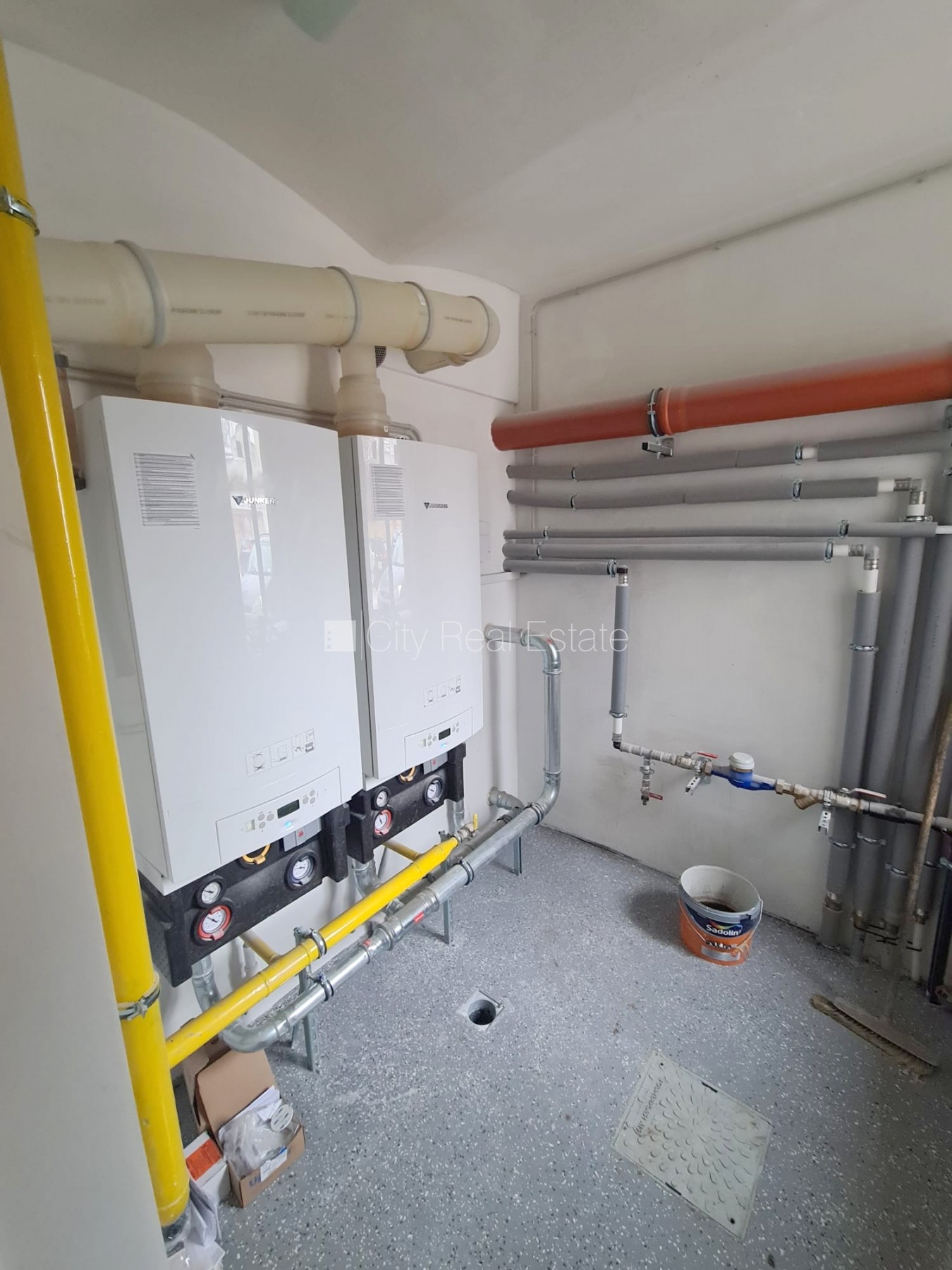 Sludinājumi. Zeme īpašumā, fasādes māja, renovēta māja, slēgts pagalms, ieeja no pagalma, kāpņu telpa pēc Cena: 63800 EUR Foto #8