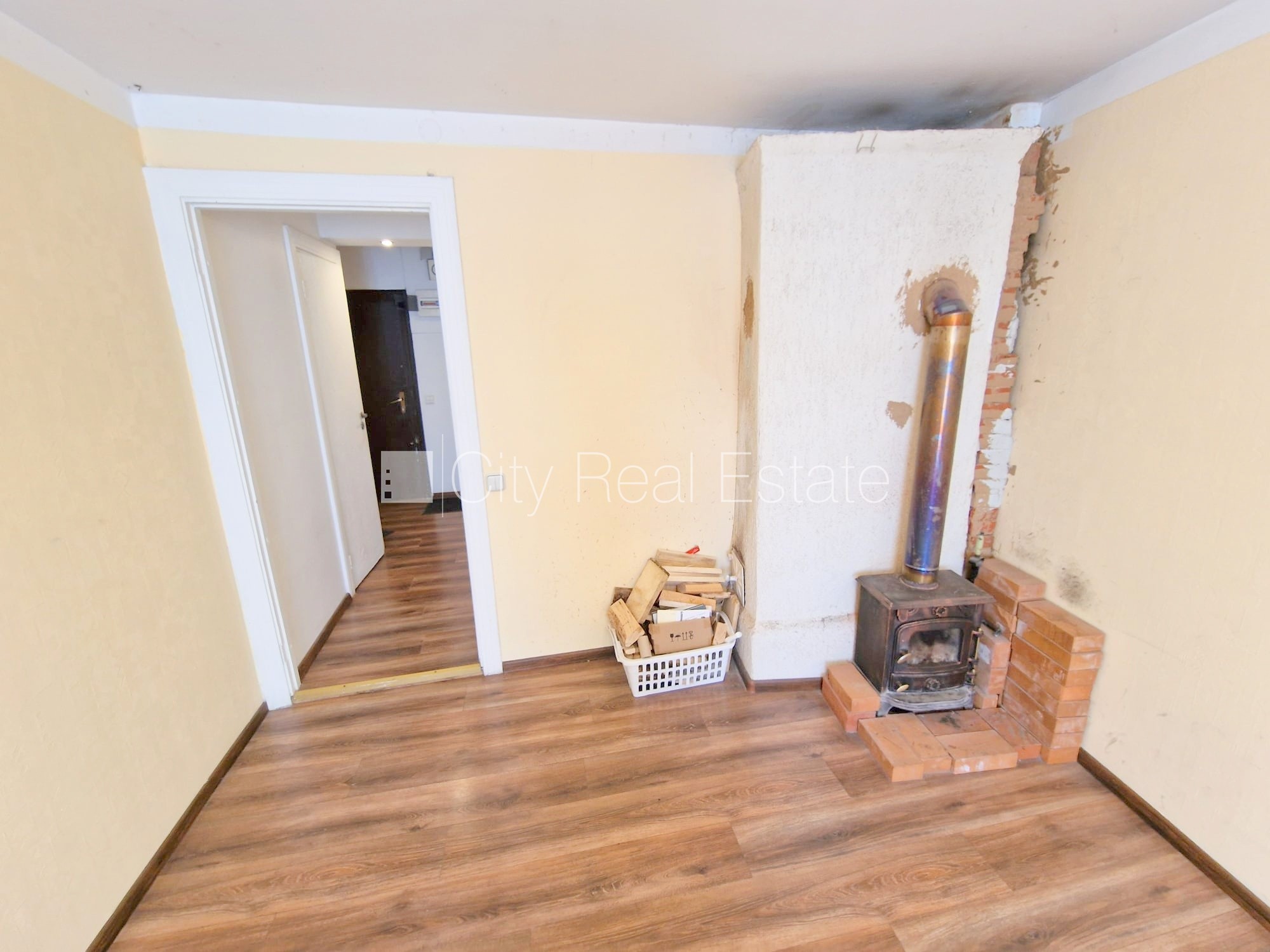 Sludinājumi. Zeme īpašumā, koka māja, fasādes māja, fasāde ar koka apdari, ieeja no pagalma, logi vērsti mājas Cena: 21500 EUR Foto #14