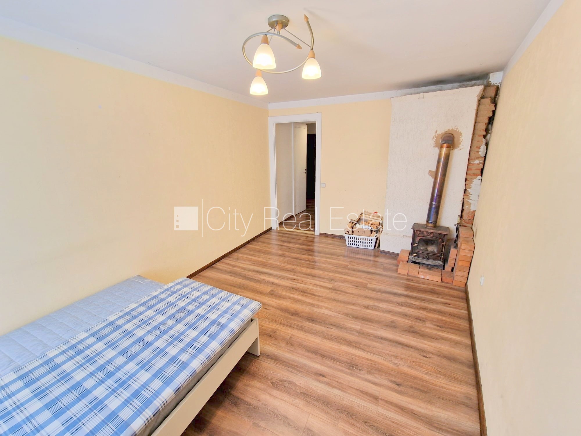 Sludinājumi. Zeme īpašumā, koka māja, fasādes māja, fasāde ar koka apdari, ieeja no pagalma, logi vērsti mājas Cena: 21500 EUR Foto #13