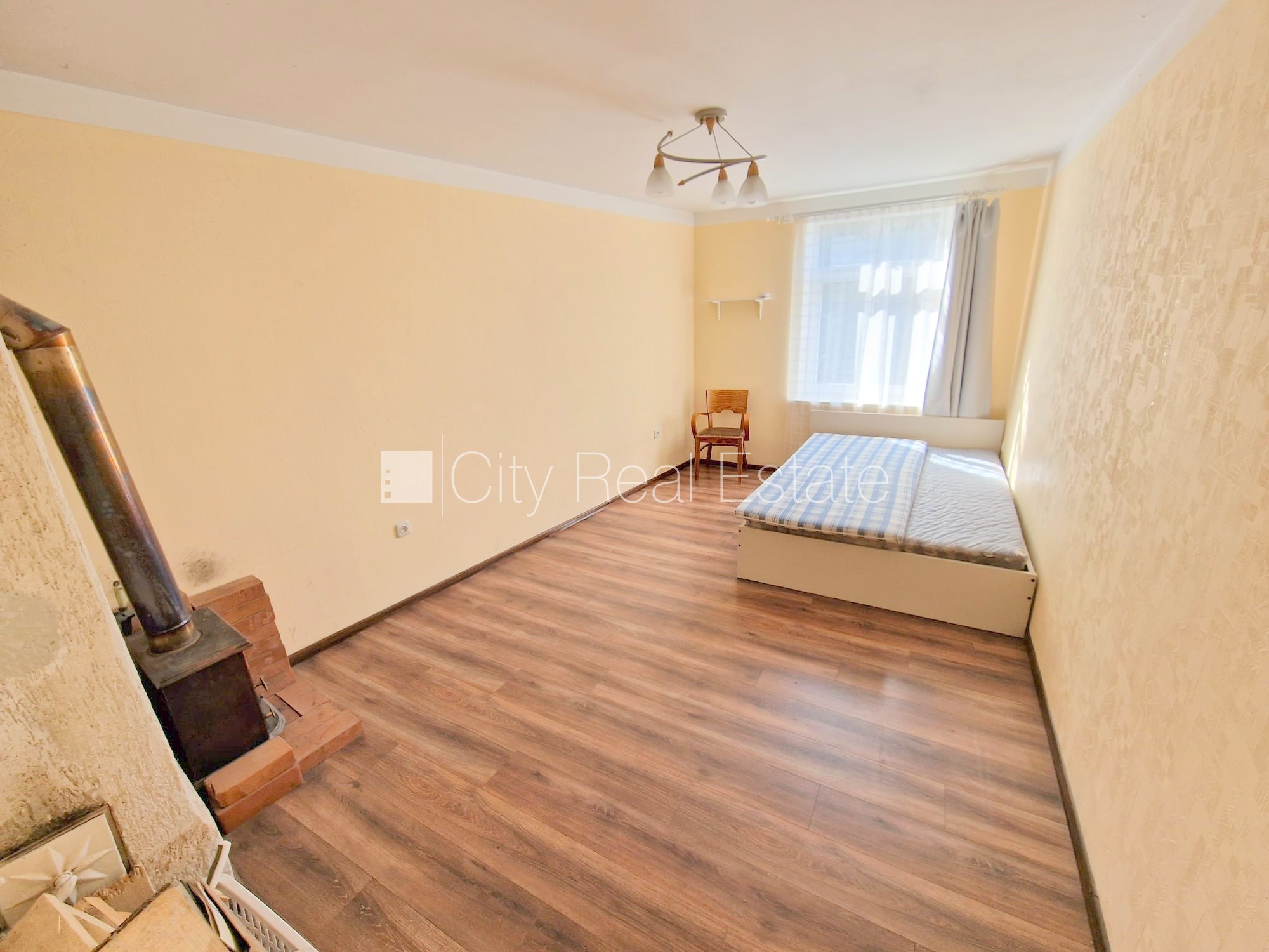 Sludinājumi. Zeme īpašumā, koka māja, fasādes māja, fasāde ar koka apdari, ieeja no pagalma, logi vērsti mājas Cena: 21500 EUR Foto #9