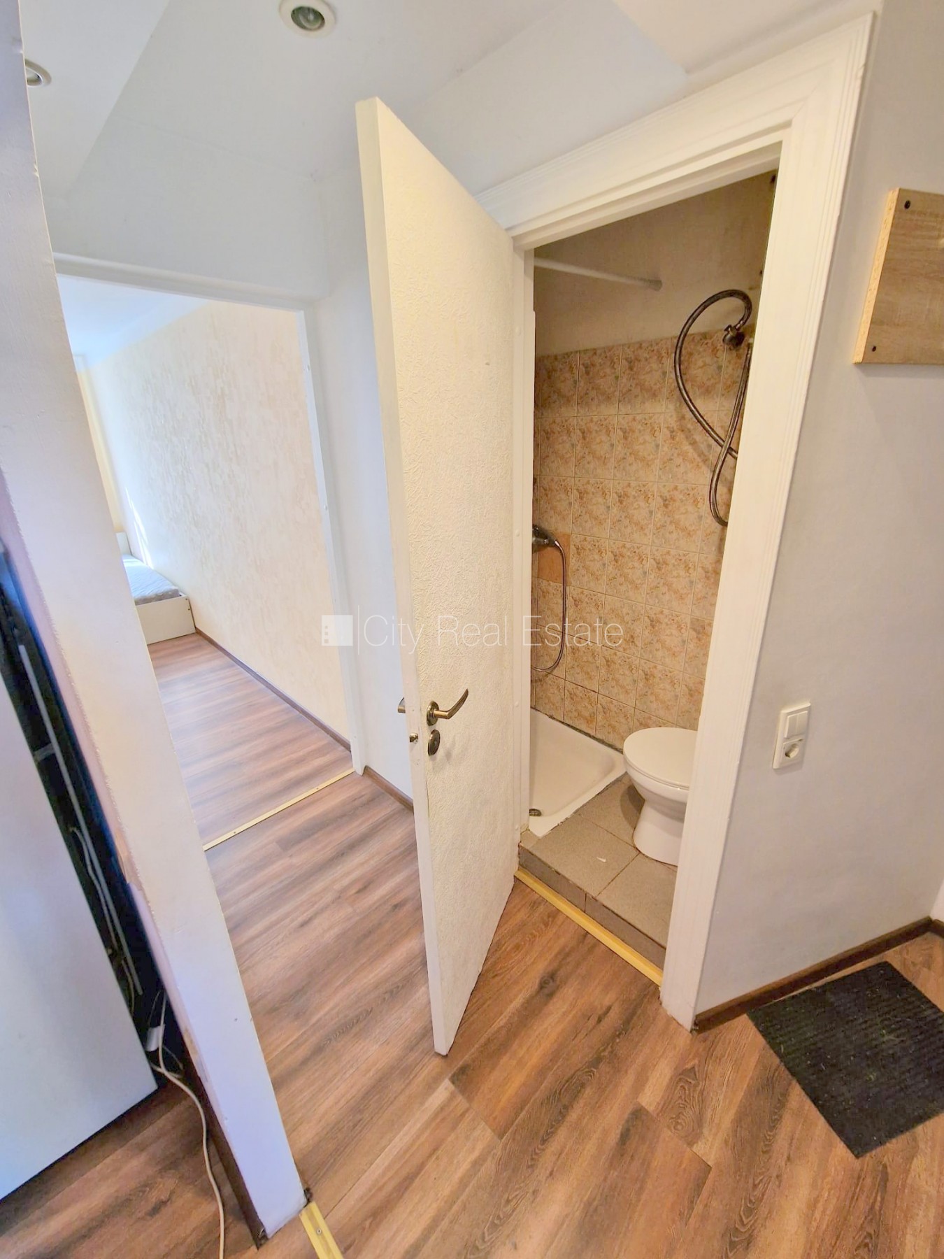 Sludinājumi. Zeme īpašumā, koka māja, fasādes māja, fasāde ar koka apdari, ieeja no pagalma, logi vērsti mājas Cena: 21500 EUR Foto #18