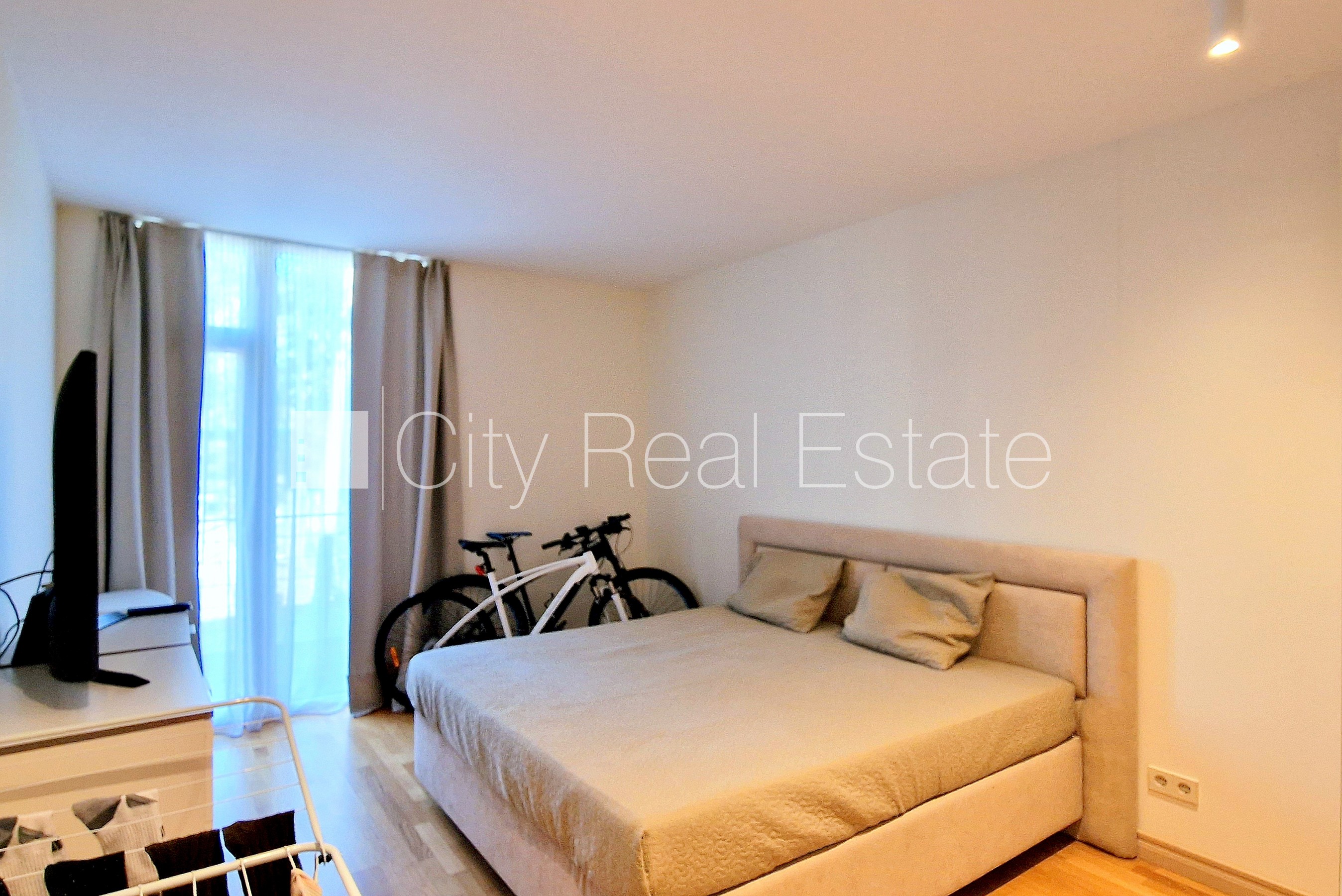 Sludinājumi. Jaunceltne, labiekārtots apzaļumots pagalms, teritorijas iebrauktuves vārti aprīkoti ar Cena: 349750 EUR Foto #9