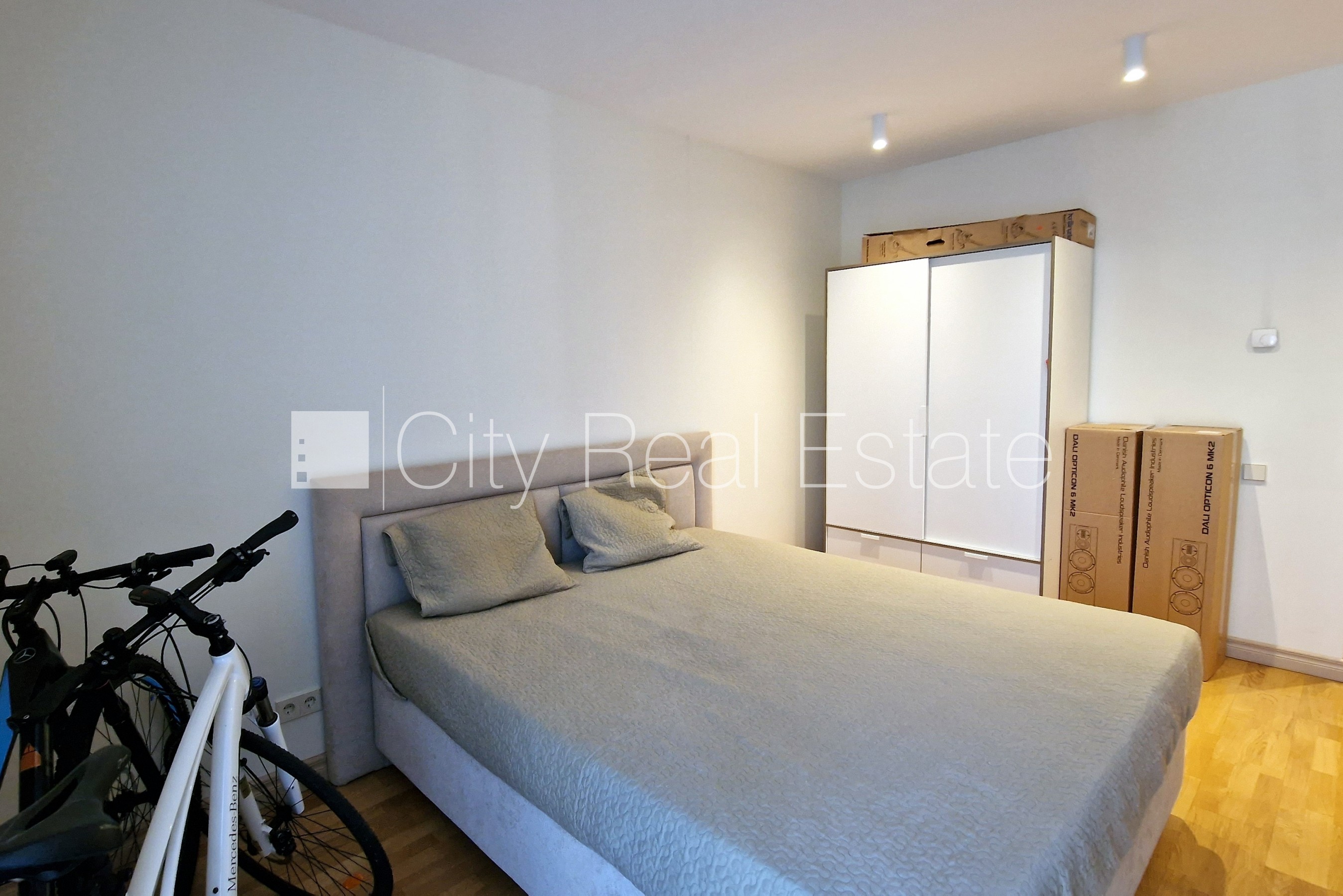 Sludinājumi. Jaunceltne, labiekārtots apzaļumots pagalms, teritorijas iebrauktuves vārti aprīkoti ar Cena: 349750 EUR Foto #10