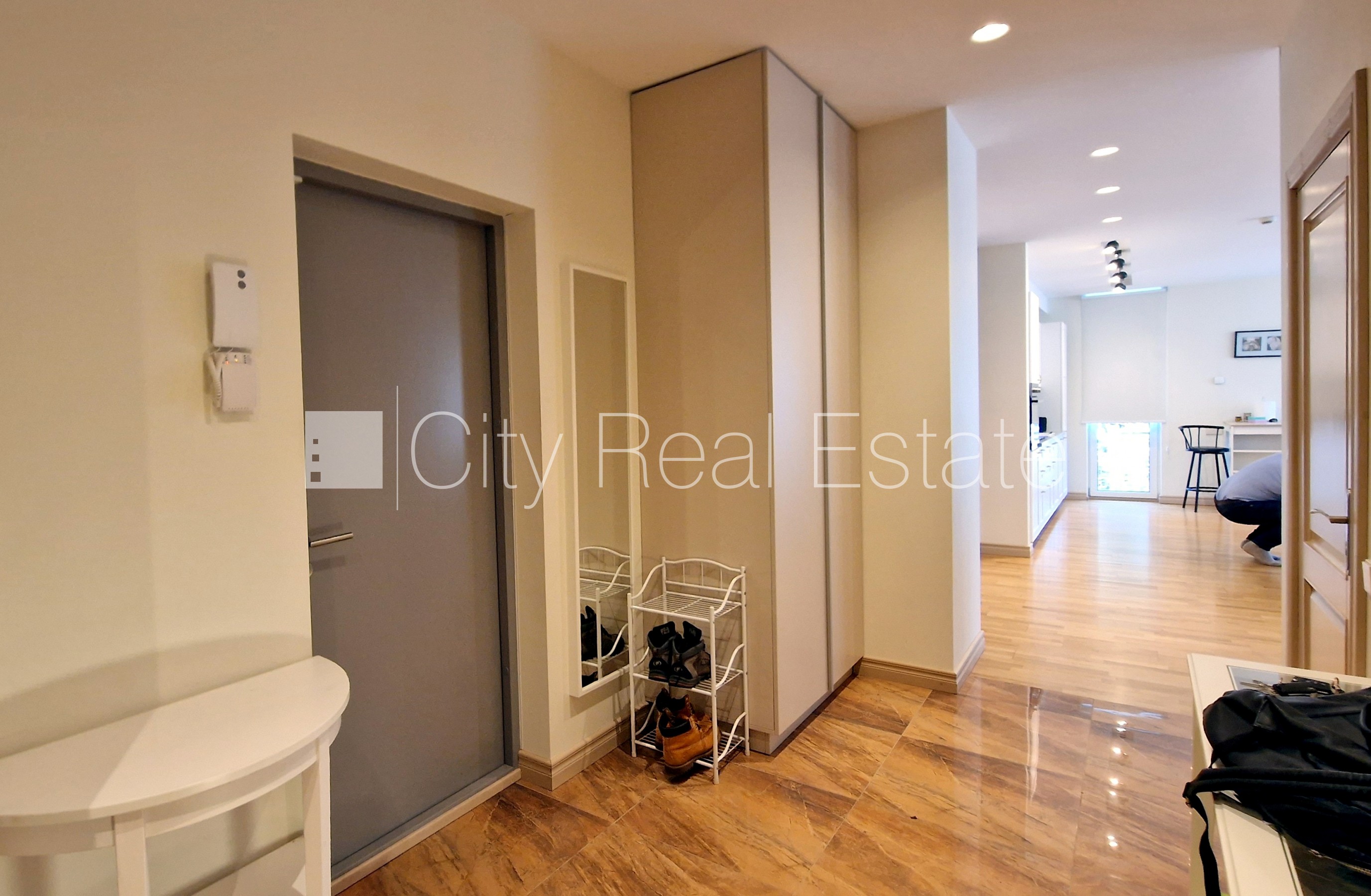 Sludinājumi. Jaunceltne, labiekārtots apzaļumots pagalms, teritorijas iebrauktuves vārti aprīkoti ar Cena: 349750 EUR Foto #16