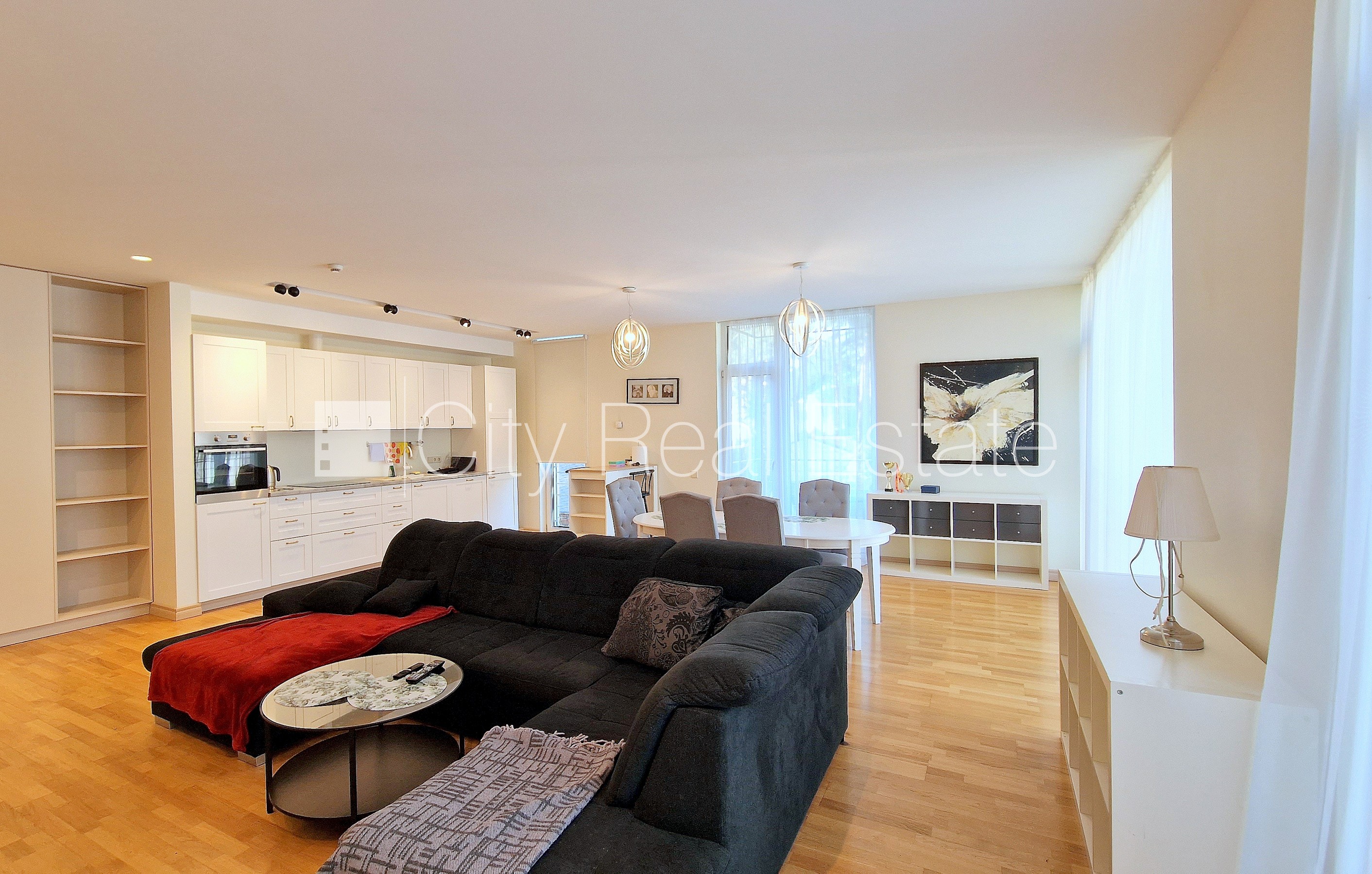 Sludinājumi. Jaunceltne, labiekārtots apzaļumots pagalms, teritorijas iebrauktuves vārti aprīkoti ar Cena: 349750 EUR Foto #1