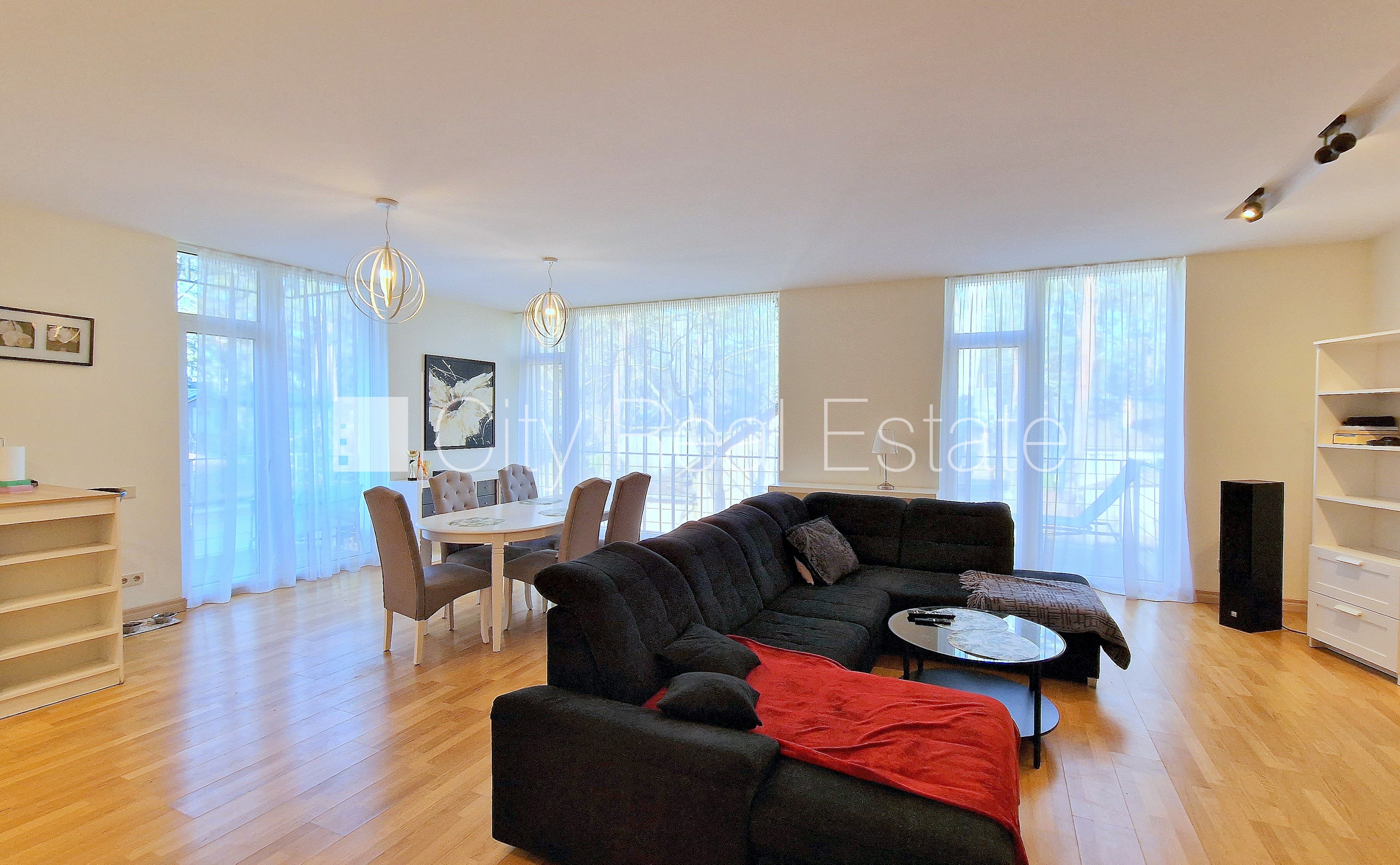 Sludinājumi. Jaunceltne, labiekārtots apzaļumots pagalms, teritorijas iebrauktuves vārti aprīkoti ar Cena: 349750 EUR Foto #2