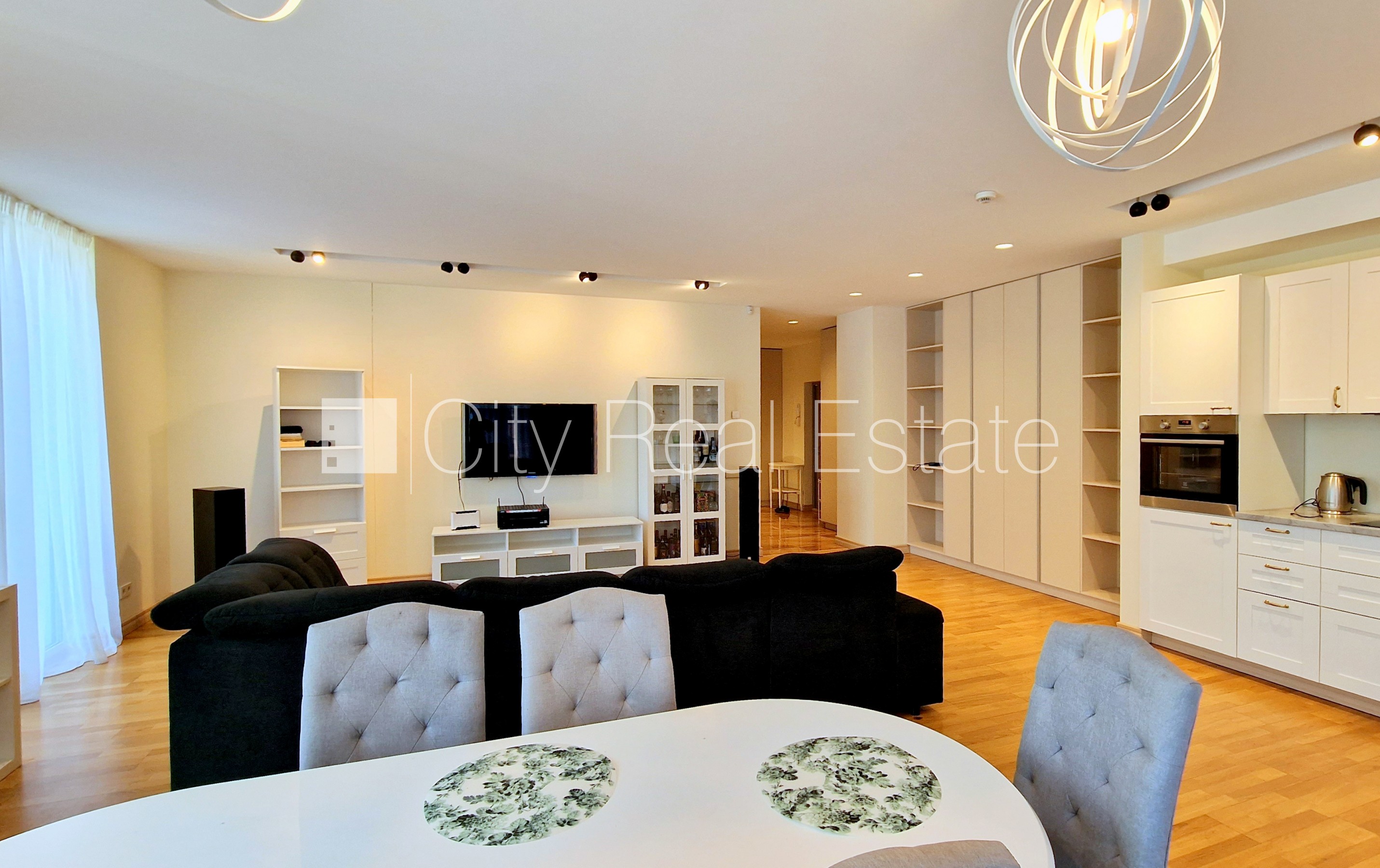 Sludinājumi. Jaunceltne, labiekārtots apzaļumots pagalms, teritorijas iebrauktuves vārti aprīkoti ar Cena: 349750 EUR Foto #7