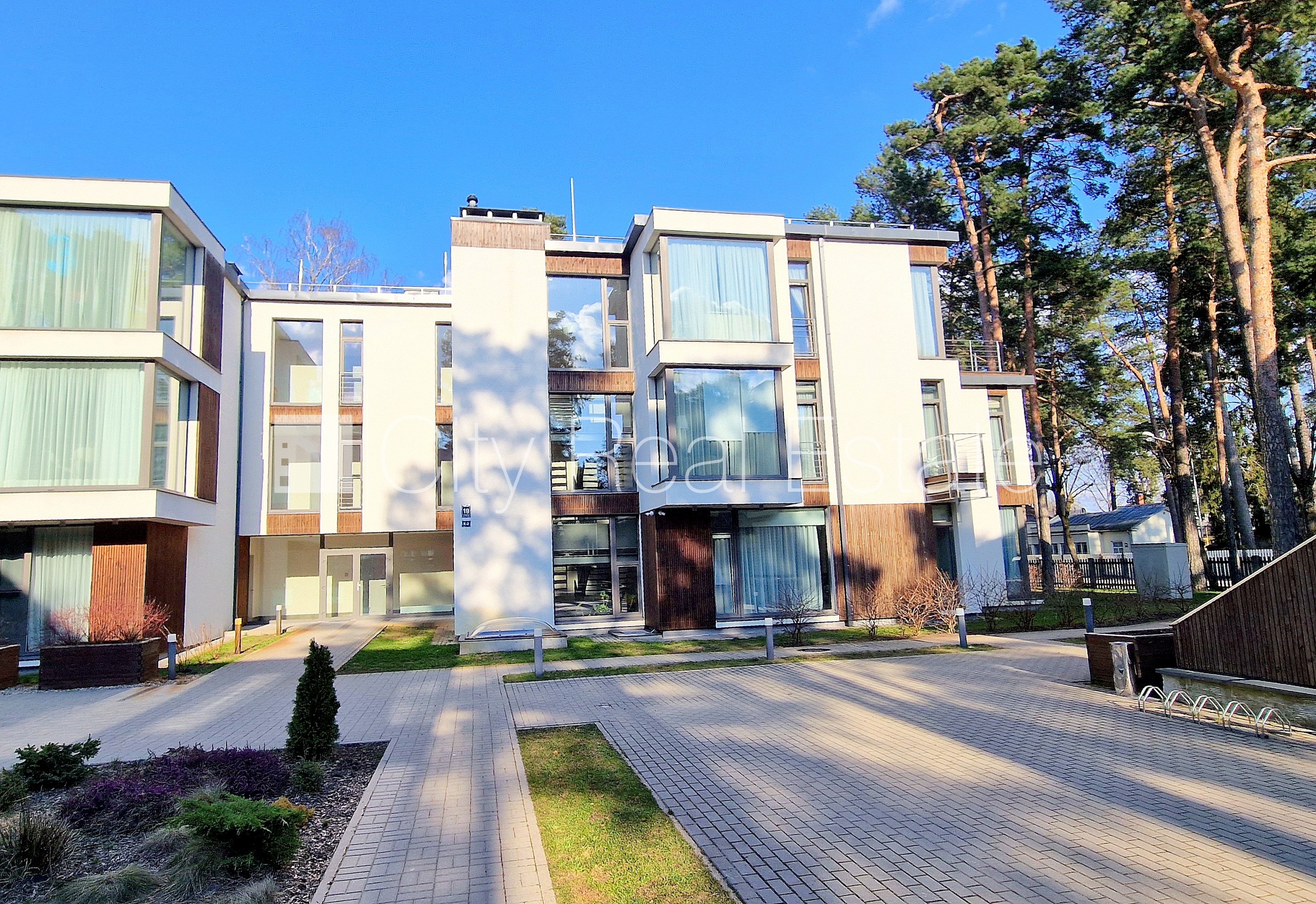 Sludinājumi. Jaunceltne, labiekārtots apzaļumots pagalms, teritorijas iebrauktuves vārti aprīkoti ar Cena: 349750 EUR Foto #21