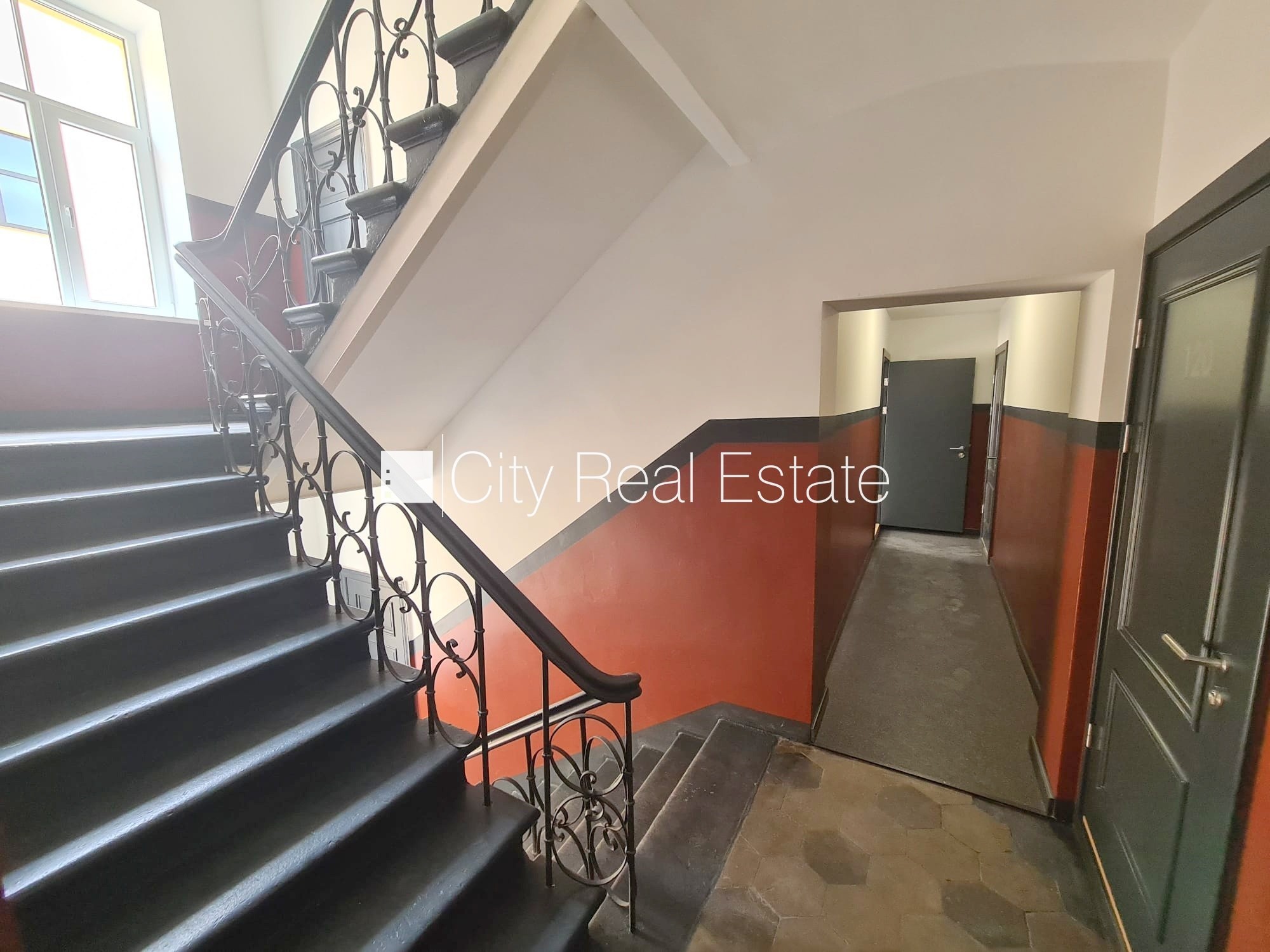 Sludinājumi. Fasādes māja, renovēta māja, slēgts pagalms, ieeja no ielas un pagalma, kāpņu telpa pēc kapitālā Cena: 300 EUR/mēn Foto #15