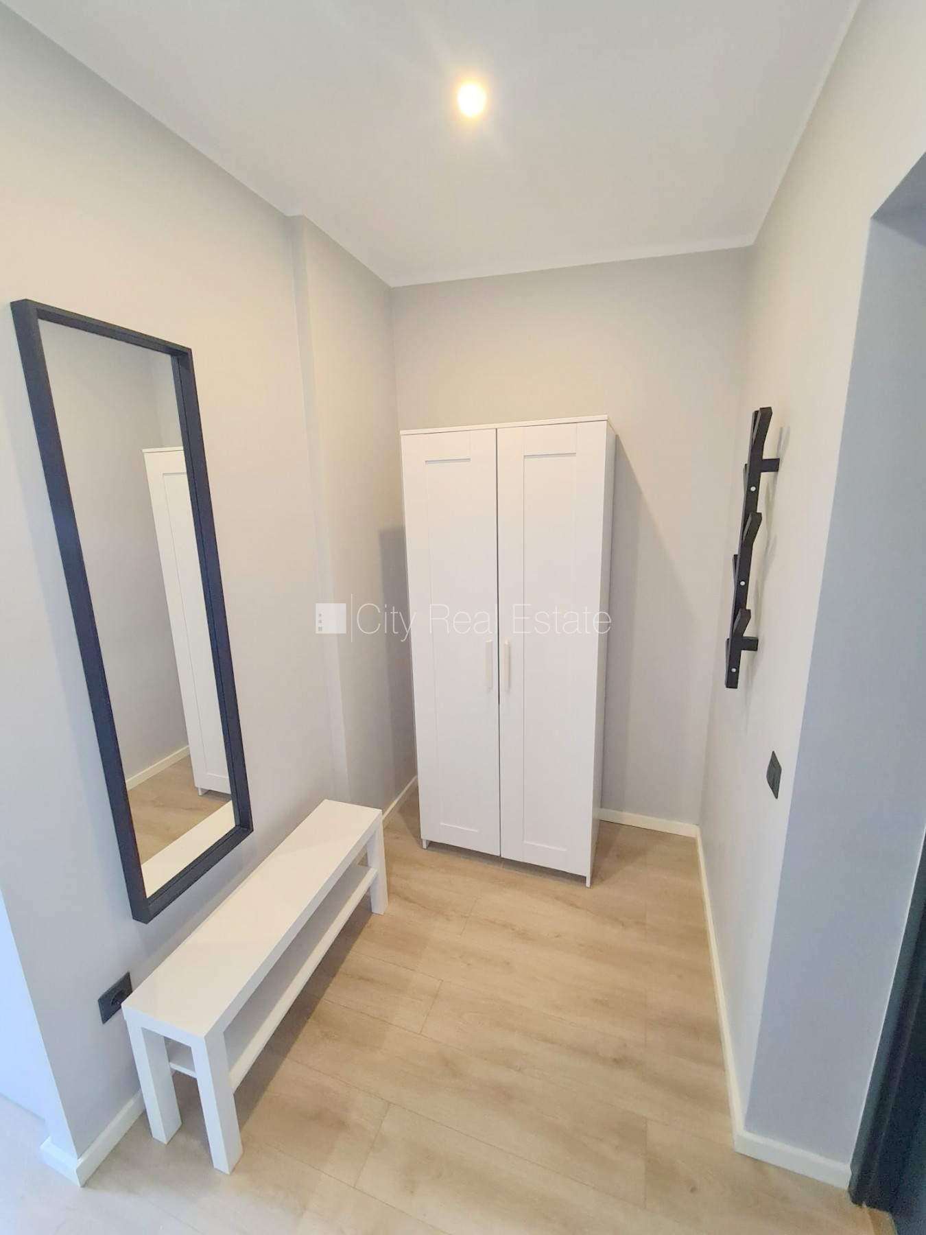 Sludinājumi. Fasādes māja, renovēta māja, slēgts pagalms, ieeja no ielas un pagalma, kāpņu telpa pēc kapitālā Cena: 300 EUR/mēn Foto #10