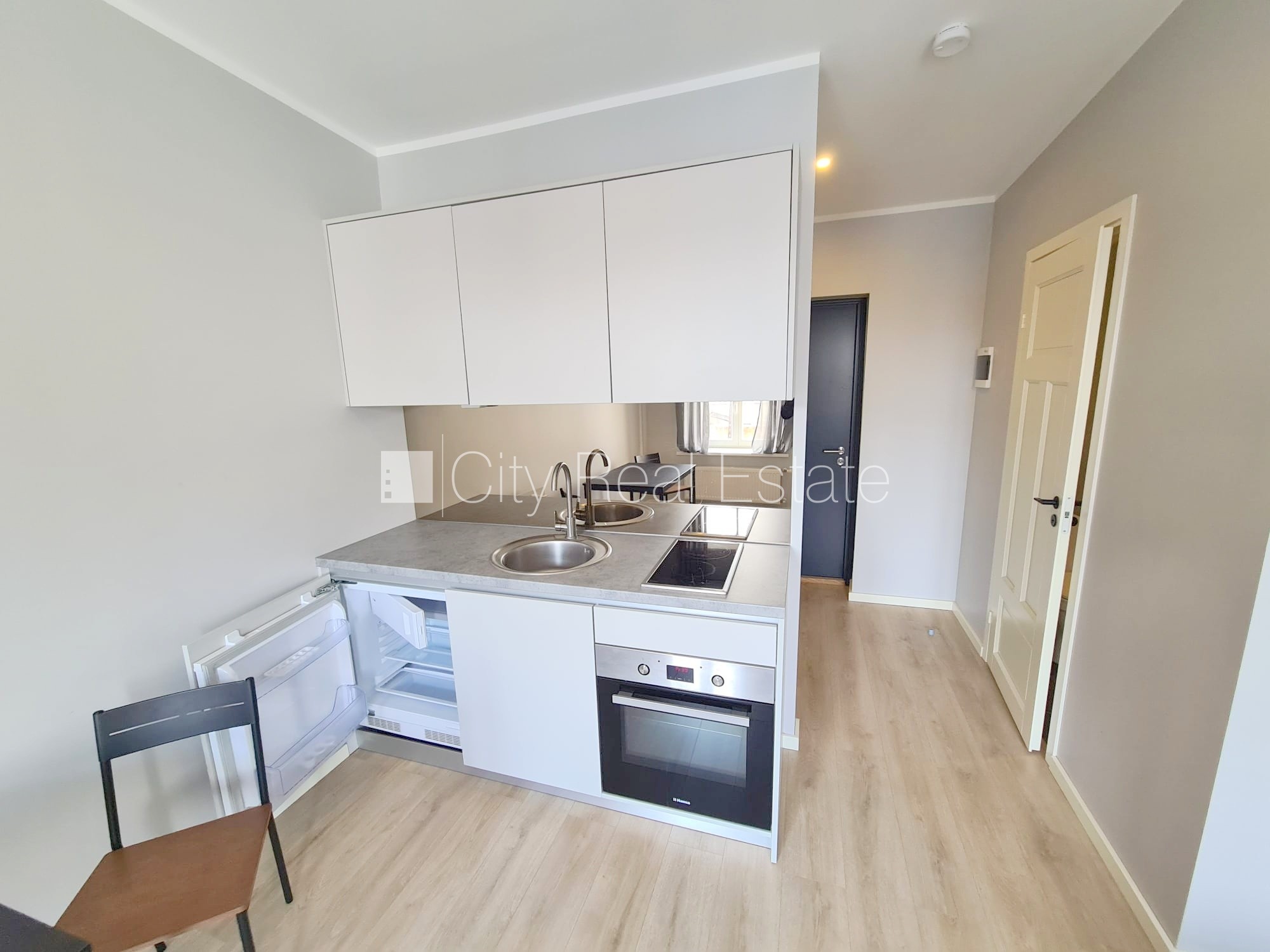 Sludinājumi. Fasādes māja, renovēta māja, slēgts pagalms, ieeja no ielas un pagalma, kāpņu telpa pēc kapitālā Cena: 300 EUR/mēn Foto #6