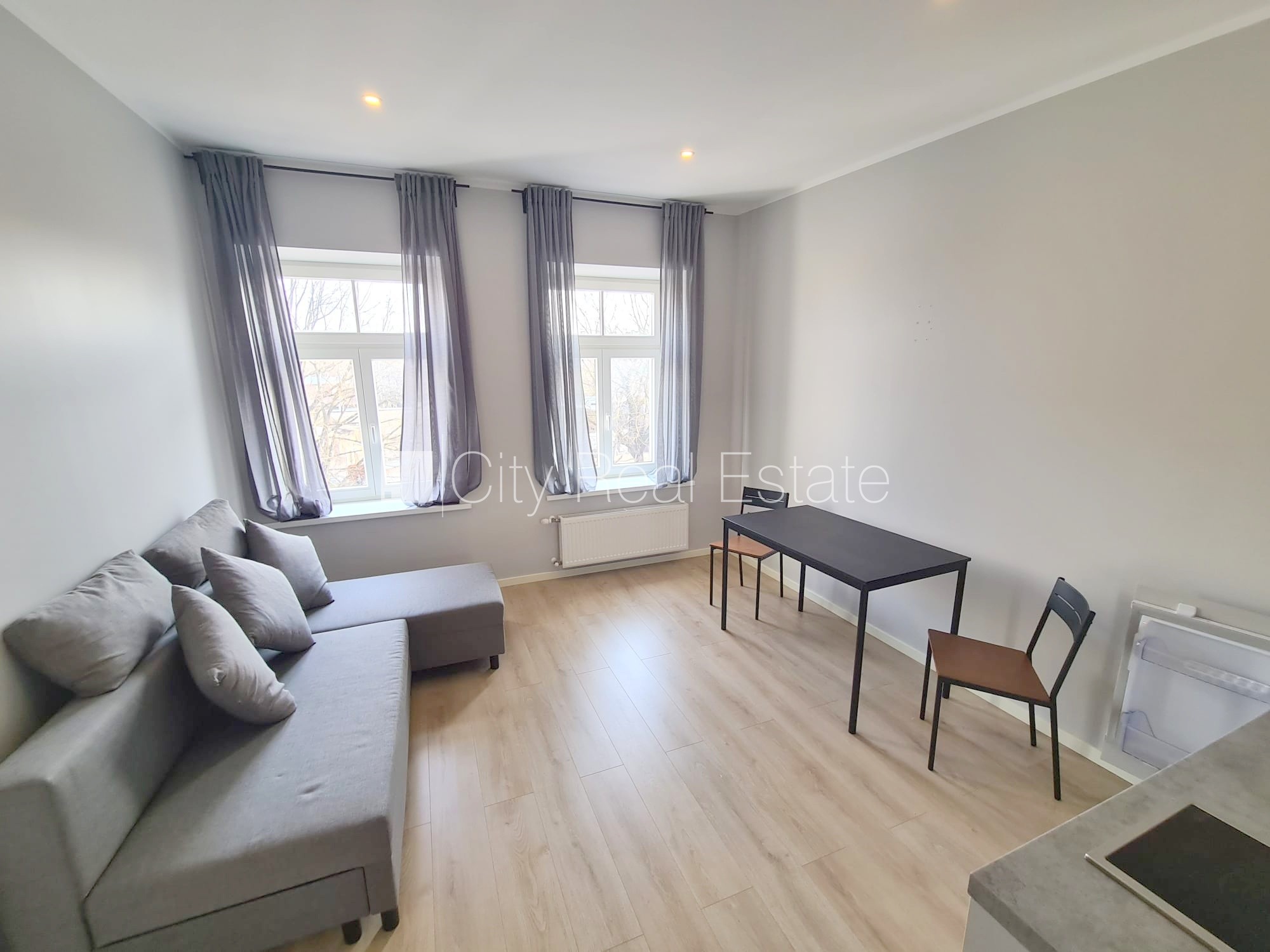 Sludinājumi. Fasādes māja, renovēta māja, slēgts pagalms, ieeja no ielas un pagalma, kāpņu telpa pēc kapitālā Cena: 300 EUR/mēn Foto #8