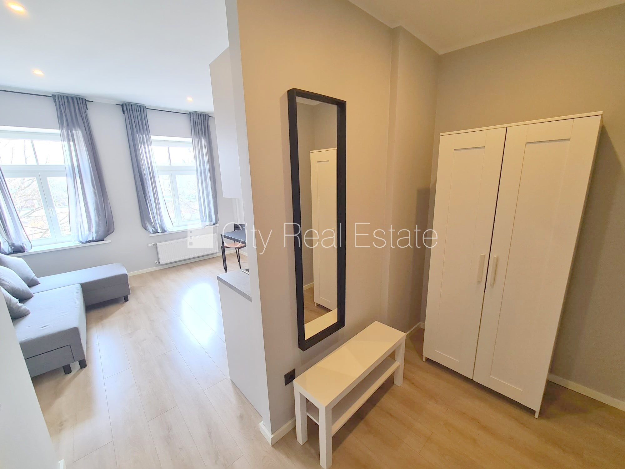 Sludinājumi. Fasādes māja, renovēta māja, slēgts pagalms, ieeja no ielas un pagalma, kāpņu telpa pēc kapitālā Cena: 300 EUR/mēn Foto #9