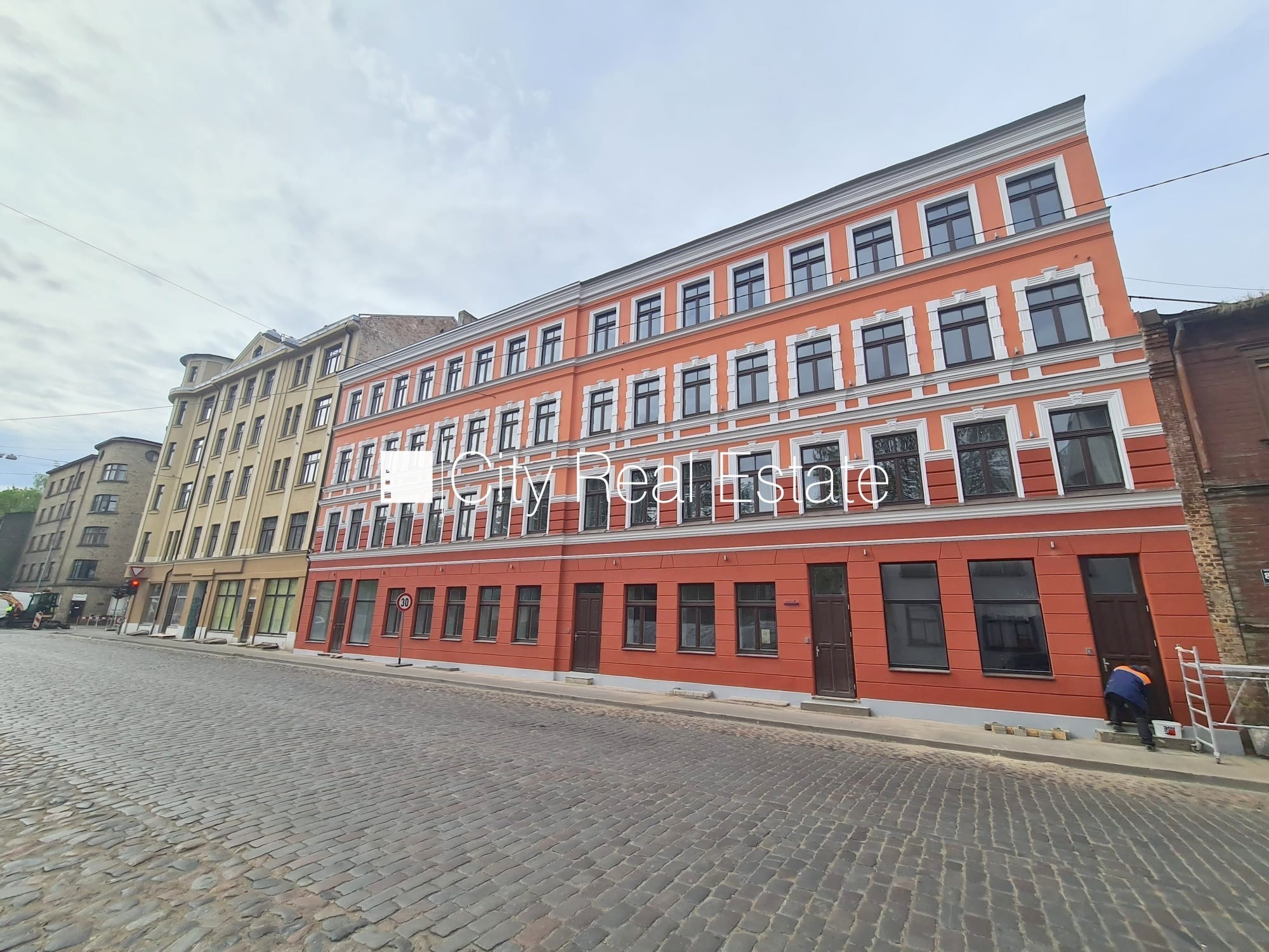 Sludinājumi. Fasādes māja, renovēta māja, slēgts pagalms, ieeja no ielas un pagalma, kāpņu telpa pēc kapitālā Cena: 300 EUR/mēn Foto #16