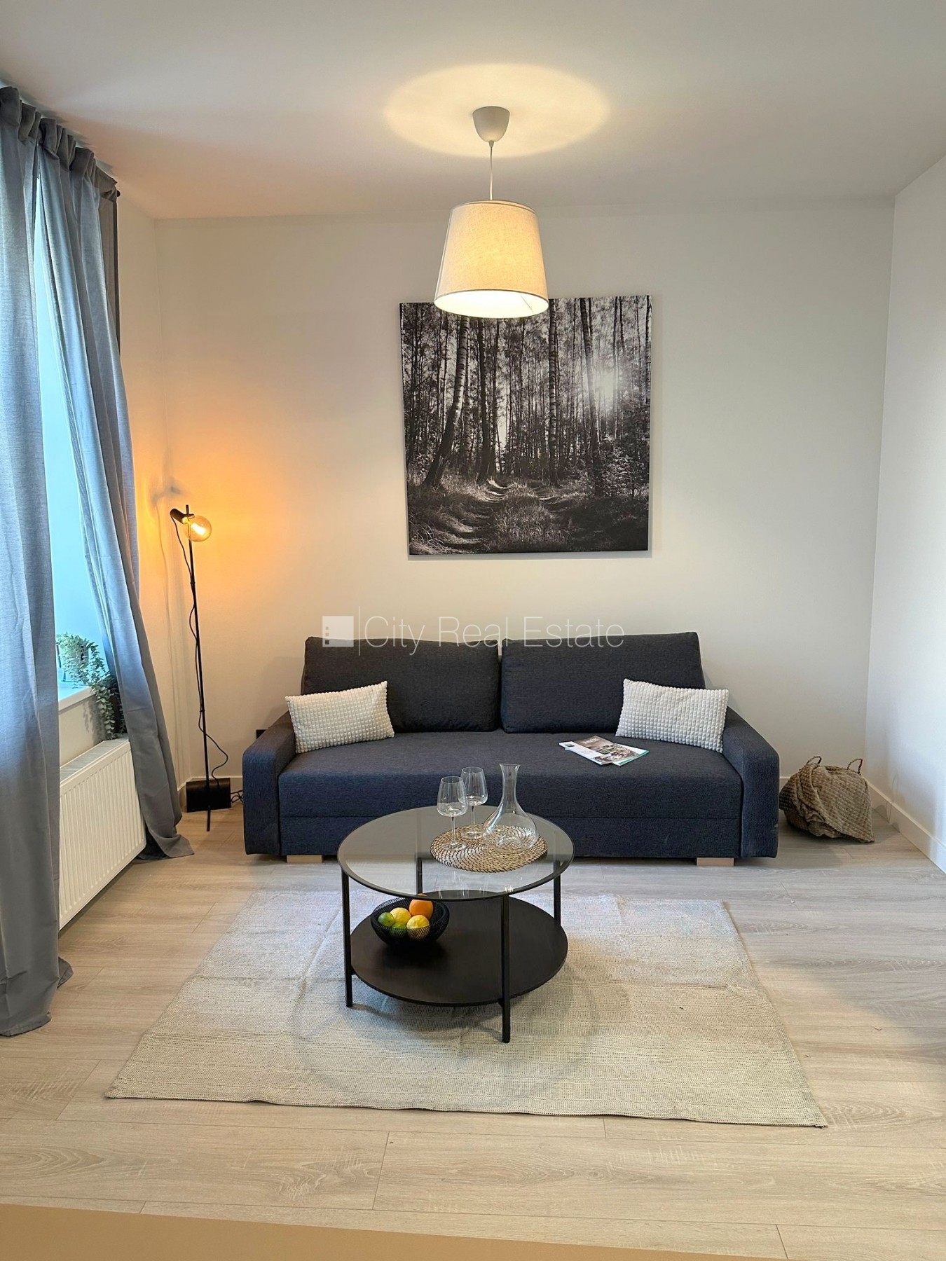 Объявление. Фасадный дом, реновированный дом, закрытый двор, вход с улицы и со двора, лестничная клетка после Цена: 450 EUR/мес. Foto #10