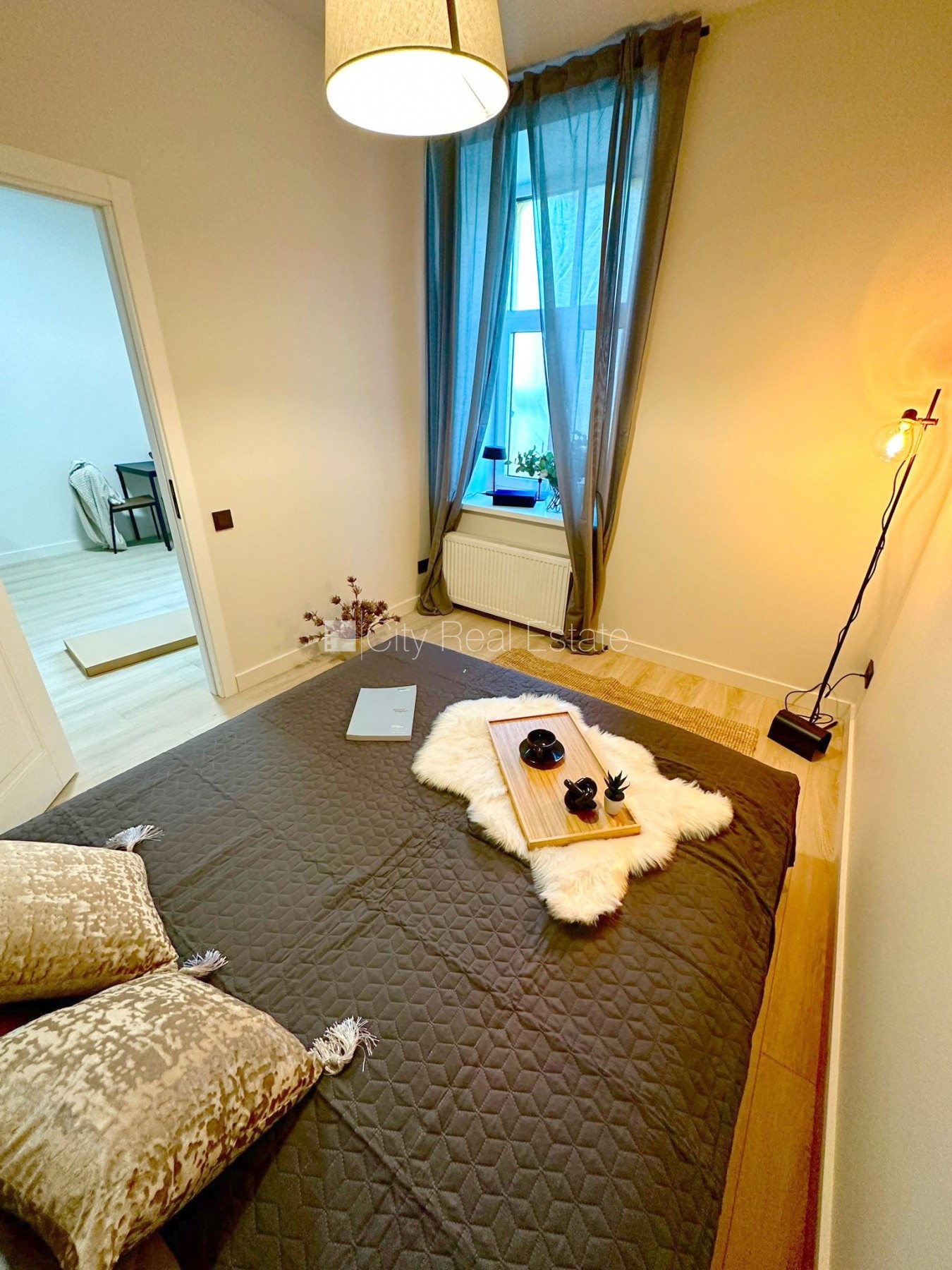 Объявление. Фасадный дом, реновированный дом, закрытый двор, вход с улицы и со двора, лестничная клетка после Цена: 450 EUR/мес. Foto #12