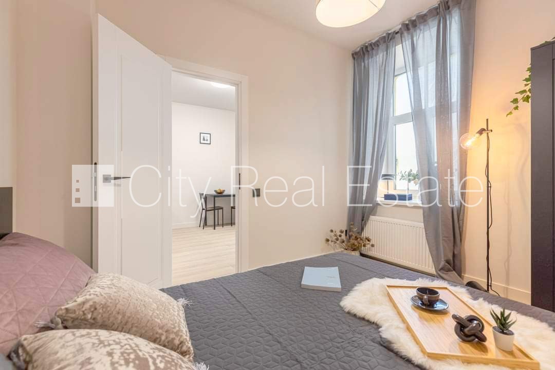 Объявление. Фасадный дом, реновированный дом, закрытый двор, вход с улицы и со двора, лестничная клетка после Цена: 450 EUR/мес. Foto #13