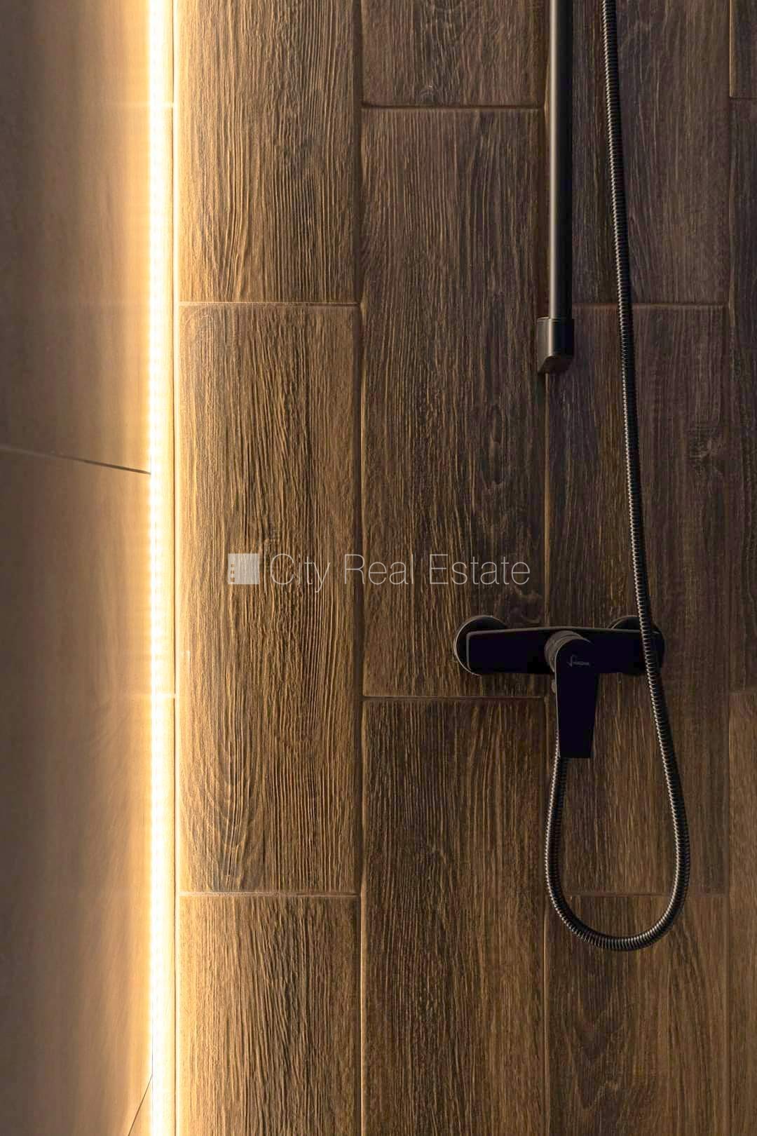 Объявление. Фасадный дом, реновированный дом, закрытый двор, вход с улицы и со двора, лестничная клетка после Цена: 450 EUR/мес. Foto #18